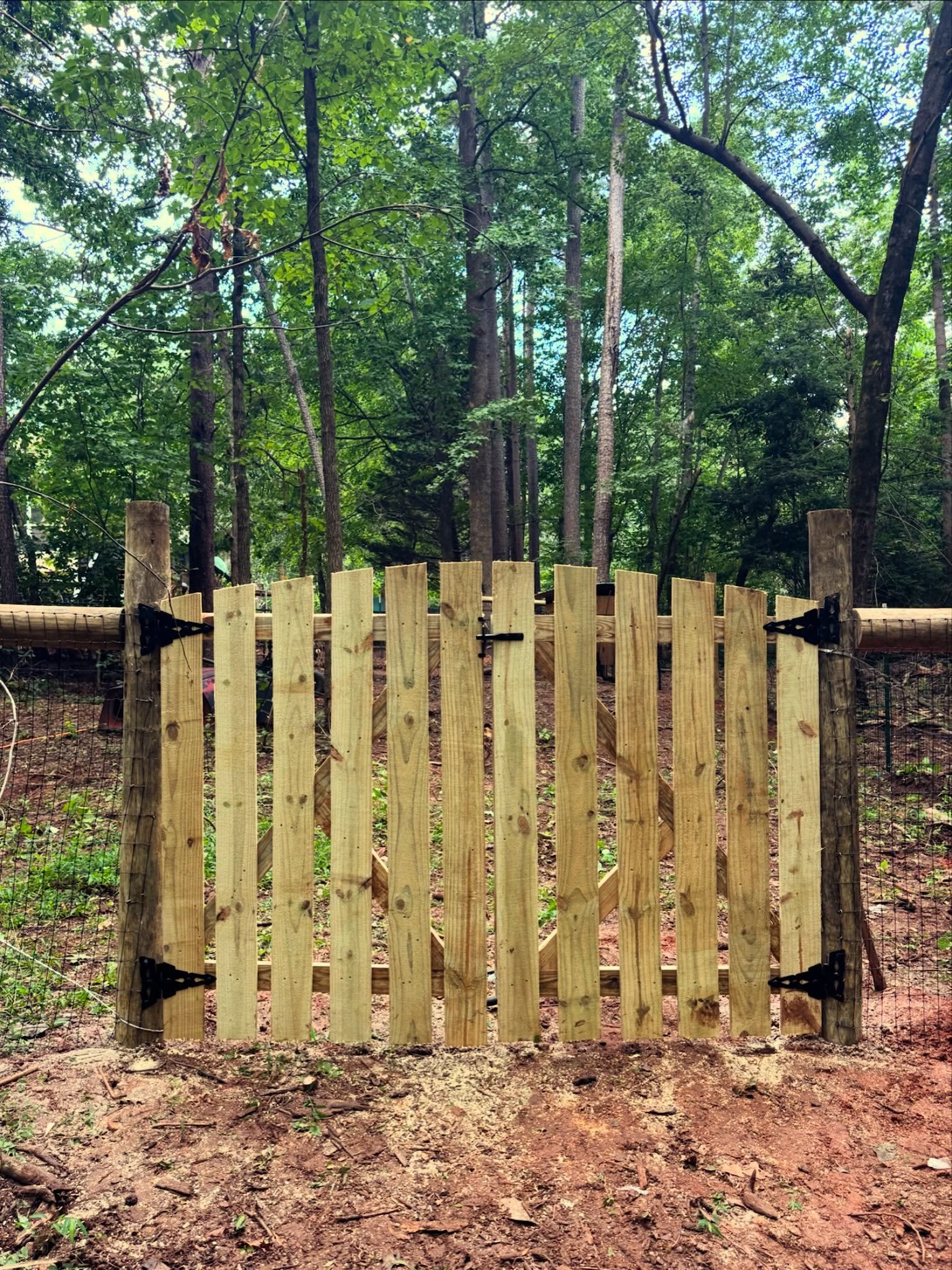 Custom gates &amp; fencing made to fit your property and built to last ✔️

Have a custom fence project? Call or text today and let&rsquo;s build something that brings your vision to life! 
📱 706-973-8126

#custom #gate #fence #localcontractor #north