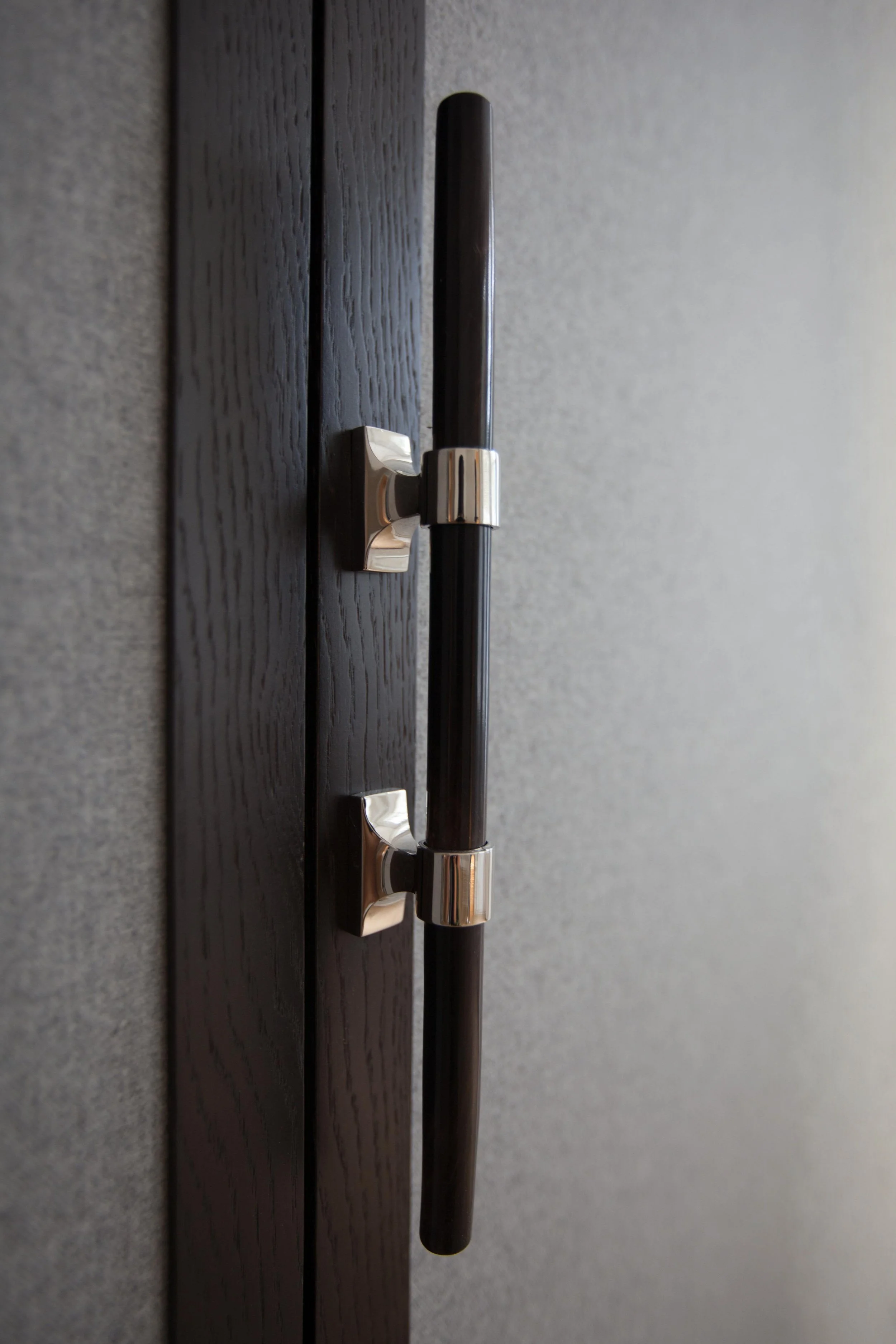 High end, luxury joinery design, Ochre handle, decoration, furniture sourcing, Interior design, interior decoration, architecte d'intérieur, decoratrice, London, timeless, elegant interior, classic contemporary, natural, neutral, handmade, bespoke