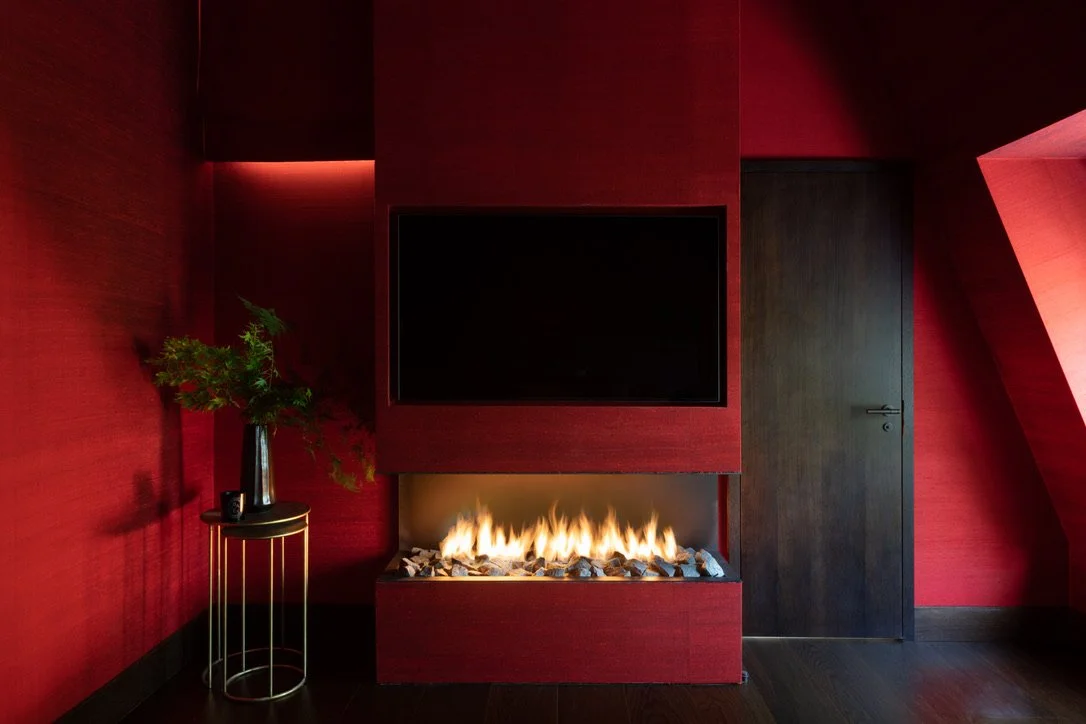 Bespoke, bedroom design, tailor made, high end, luxury design, decoration, furniture sourcing, Interior design, interior decoration, architecte d'intérieur, decoratrice, Provence, London, lighting design silk wallpaper, calm, details, dramatic, deep