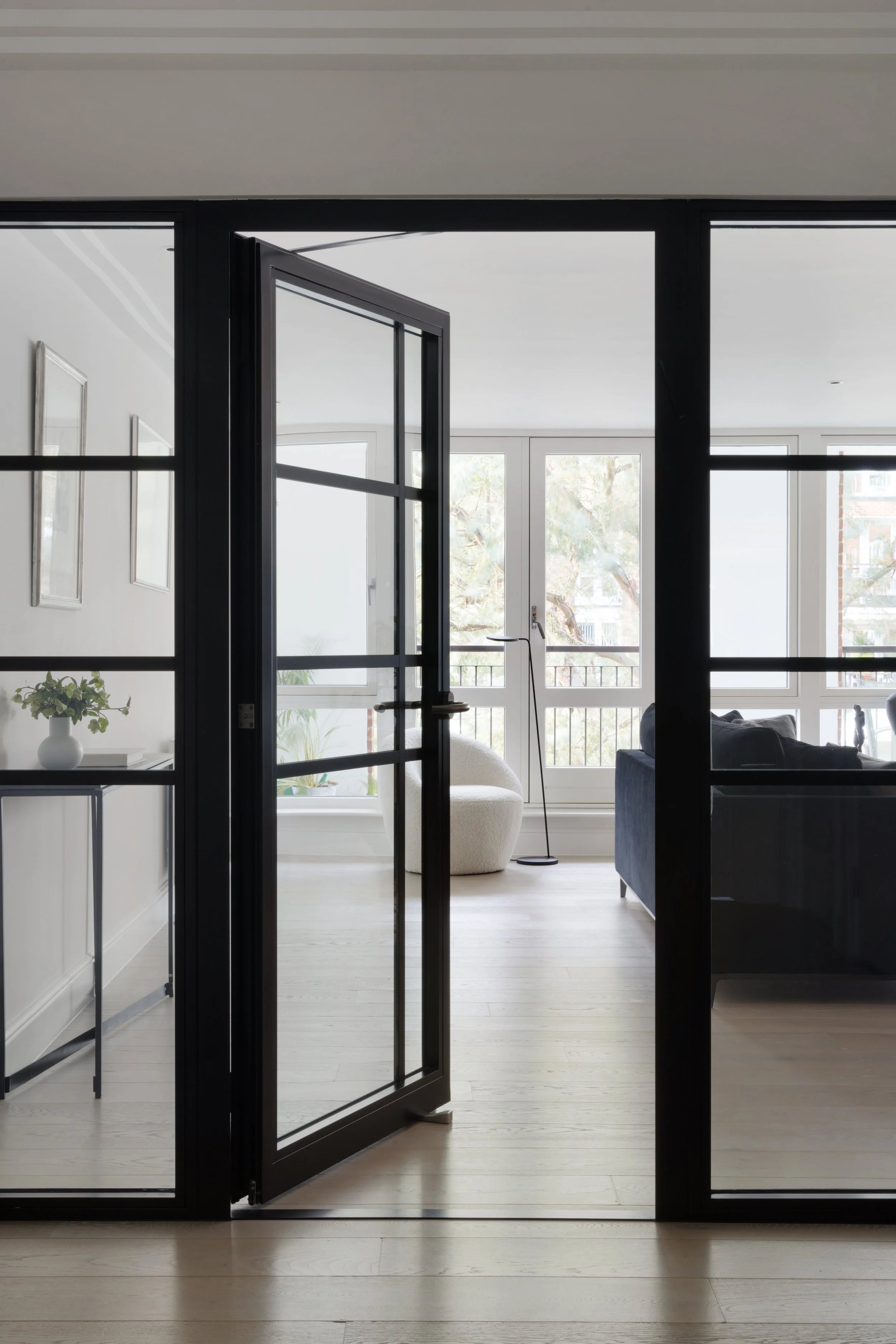Living room design, doors, high end, luxury design, decoration, furniture sourcing, Interior design, interior decoration, architecte d'intérieur, decoratrice, Provence, London, crittal doors