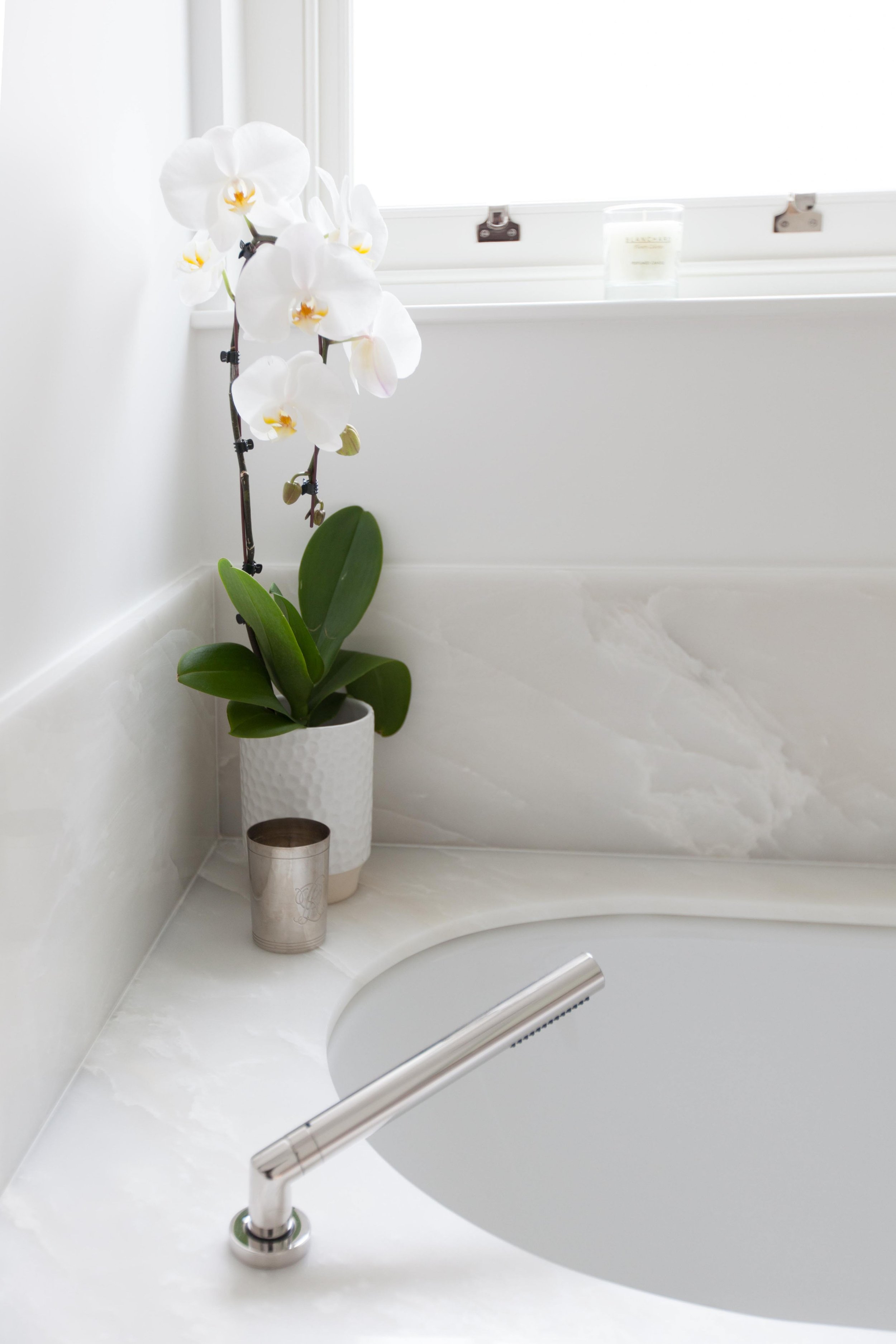 High end, luxury bathroom design, decoration, furniture sourcing, Interior design, interior decoration, architecte d'intérieur, decoratrice, London, timeless, elegant interior, classic contemporary, natural, neutral, handmade, bespoke