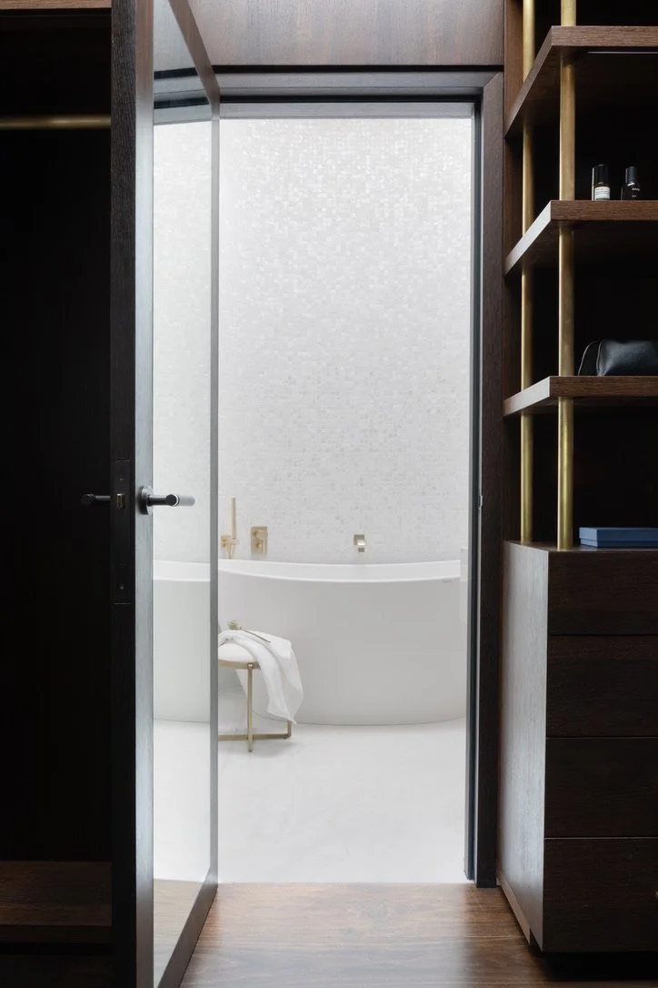 Bespoke, bathroom design, tailor made, high end, luxury design, decoration, furniture sourcing, Interior design, interior decoration, architecte d'intérieur, decoratrice, Provence, London, lighting design, calm, details, vanity design, spa bathroom