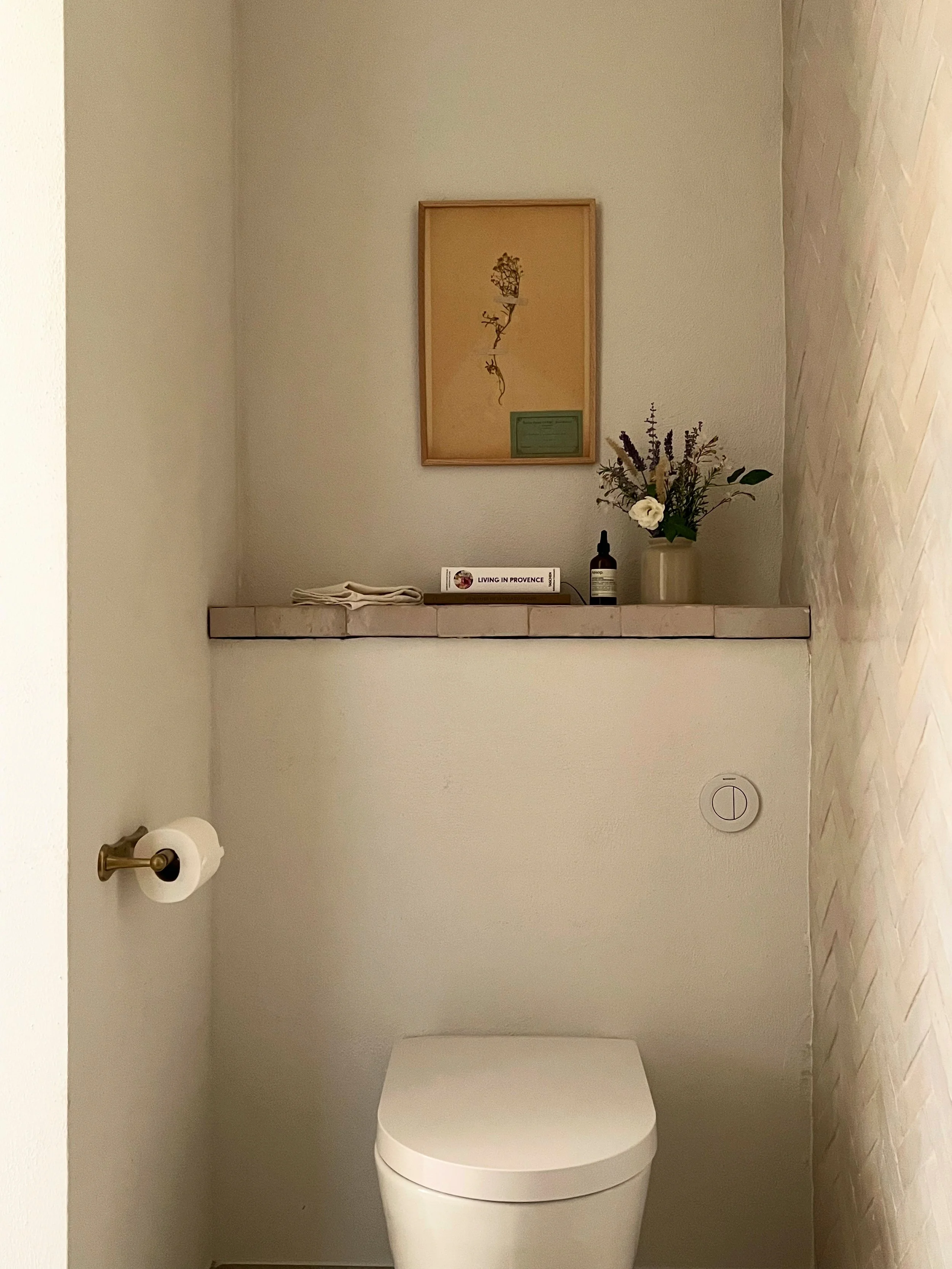 dried flowers, herbier, art, wild flowers, Aesop, toilet, herringbone tile, bejmatm Zellige