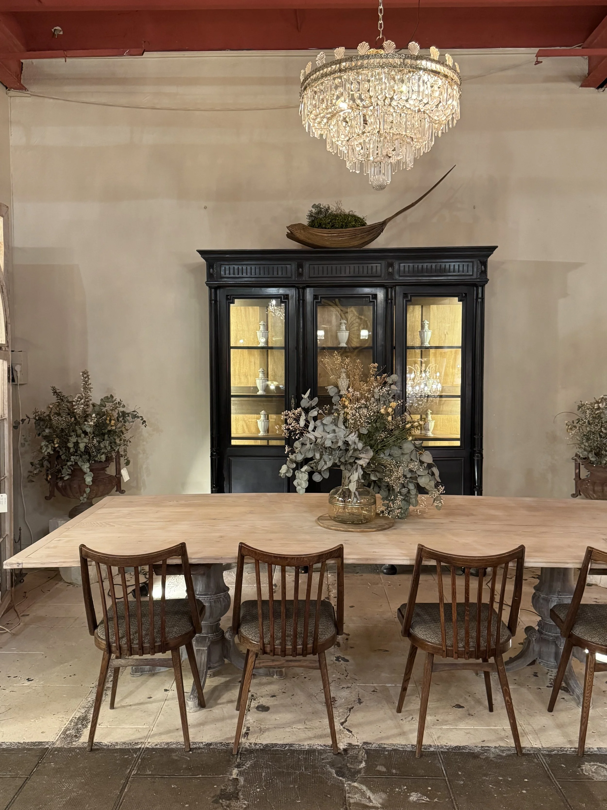 Antique dealers gallery in Isle sur la sorguge