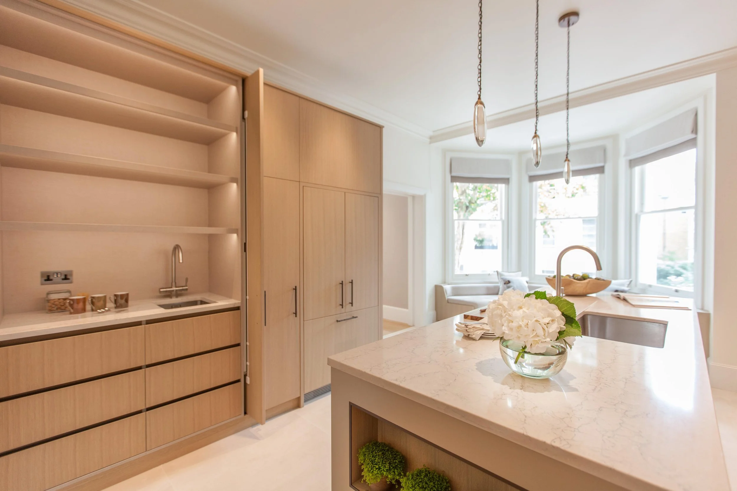 High end, kitchen, luxury design, decoration, furniture sourcing, Interior design, interior decoration, architecte d'intérieur, decoratrice, Provence, London, timeless, elegant interior, classic contemporary, natural, neutral, handmade, bespoke
