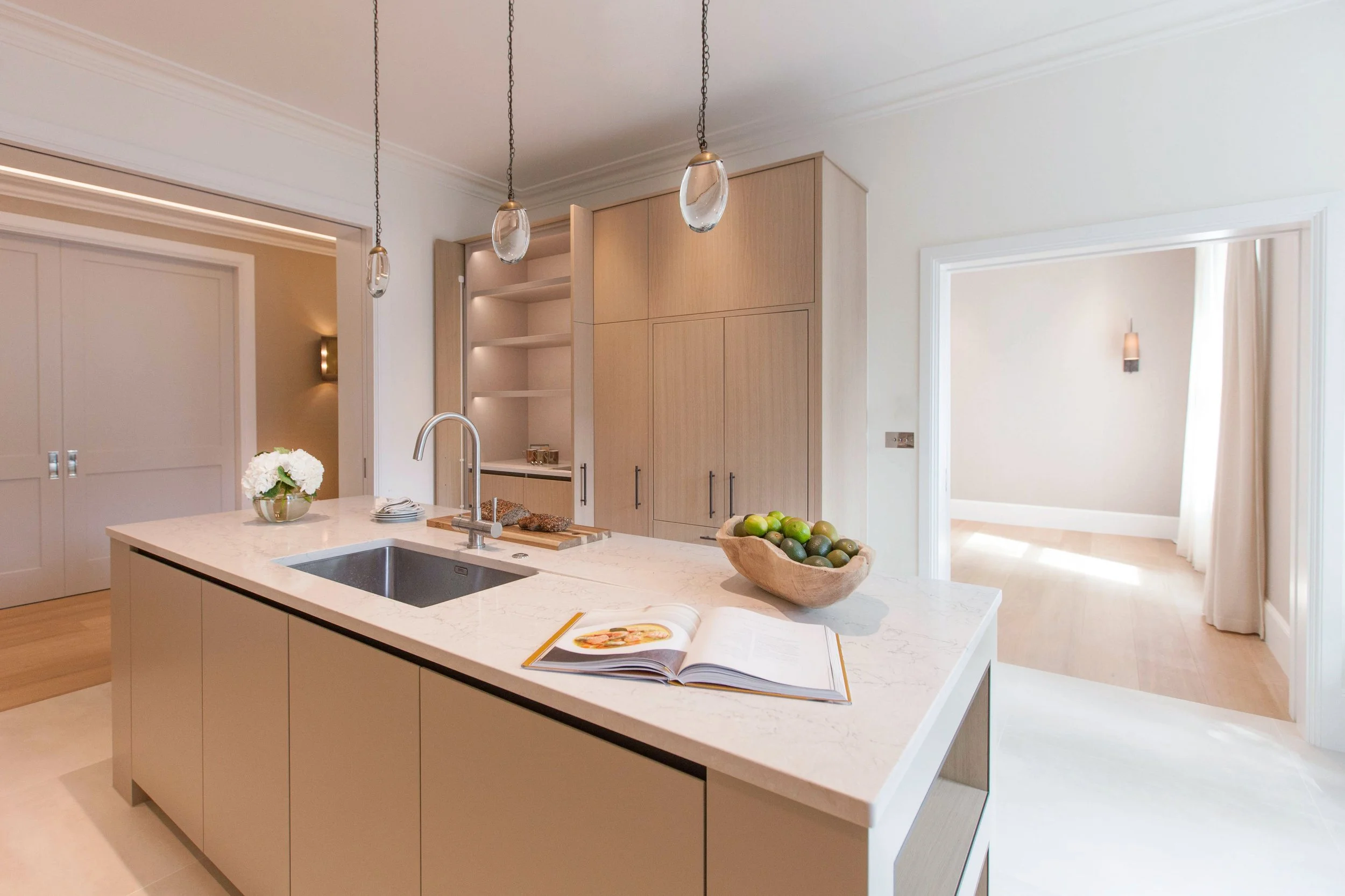 High end, luxury design, decoration, furniture sourcing, Interior design, interior decoration, architecte d'intérieur, decoratrice, Provence, London, timeless, elegant interior, classic contemporary, natural, neutral, handmade, bespoke