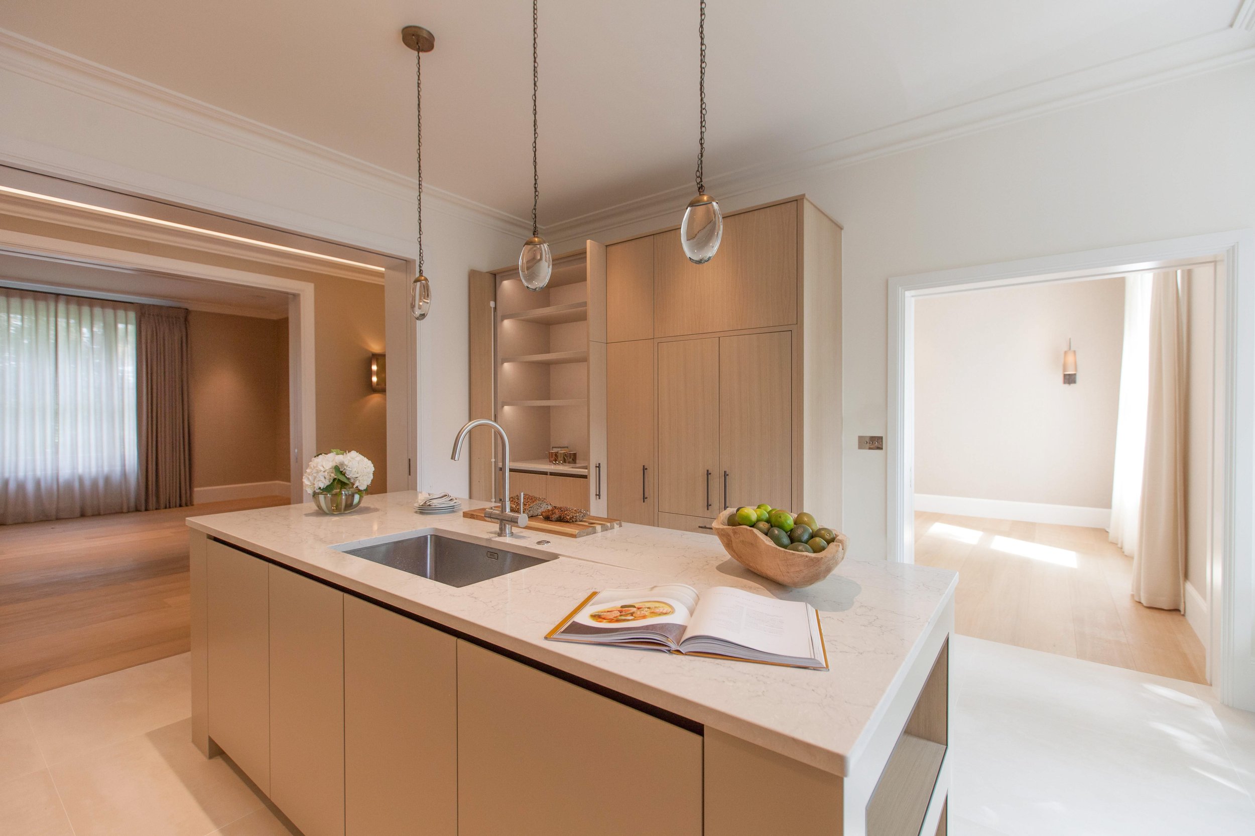 High end, kitchen, luxury design, decoration, furniture sourcing, Interior design, interior decoration, architecte d'intérieur, decoratrice, Provence, London, timeless, elegant interior, classic contemporary, natural, neutral, handmade, bespoke