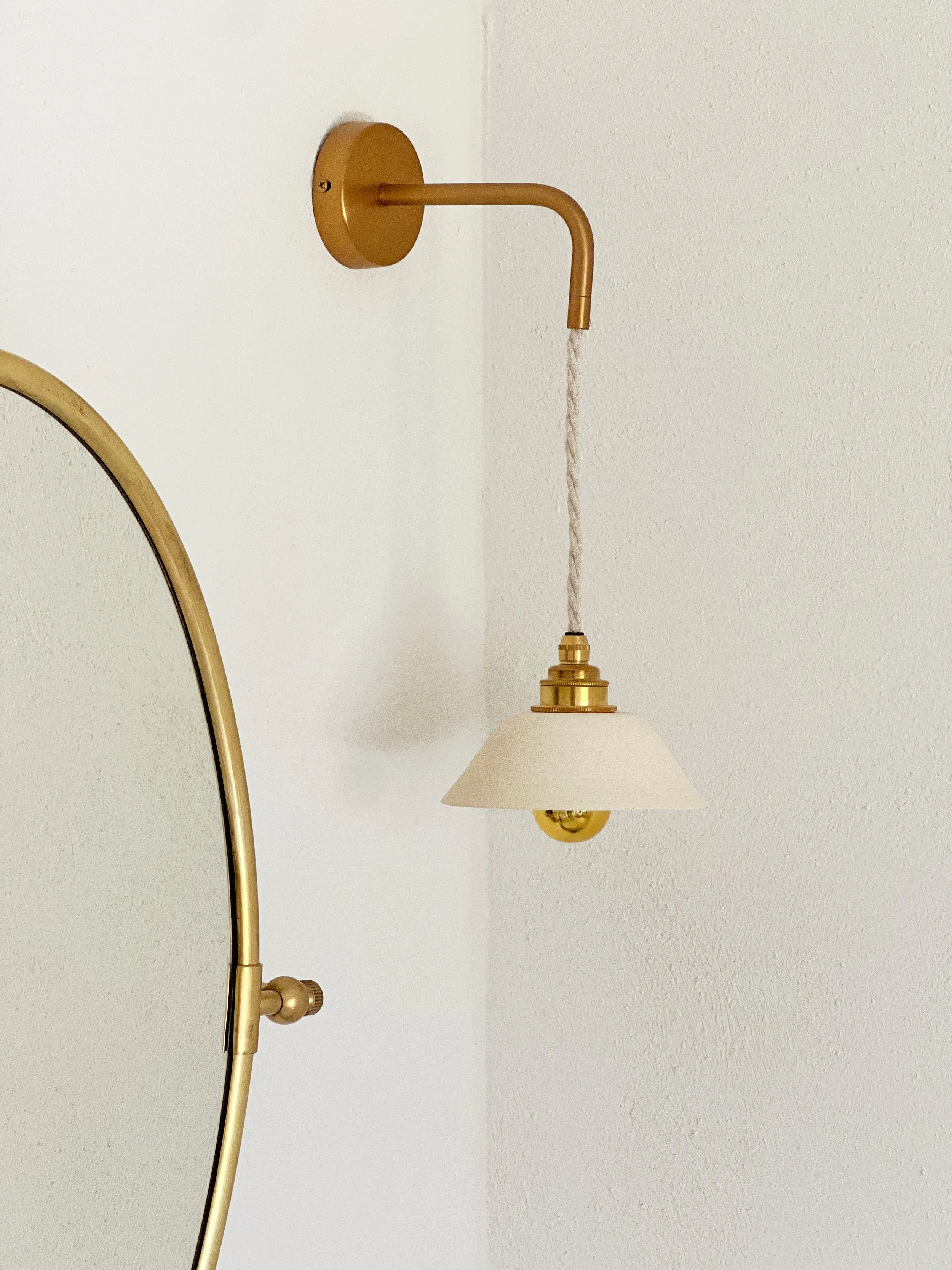 enamoura wall light, mirror, brass, white, light, natural, details, wellness