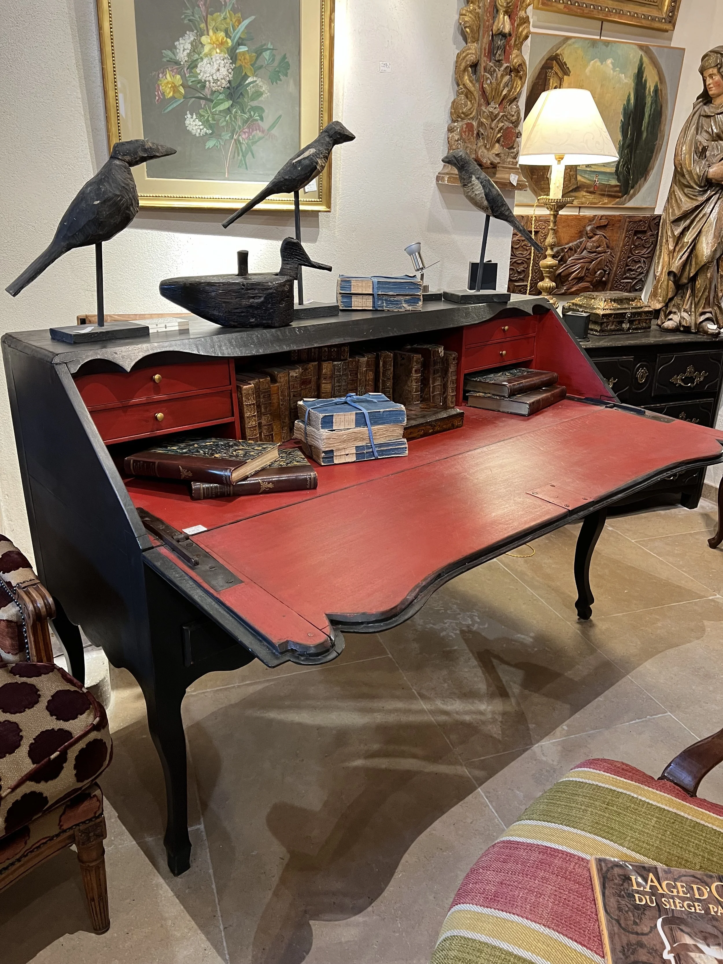 antique gallery in isle sur la sorgue