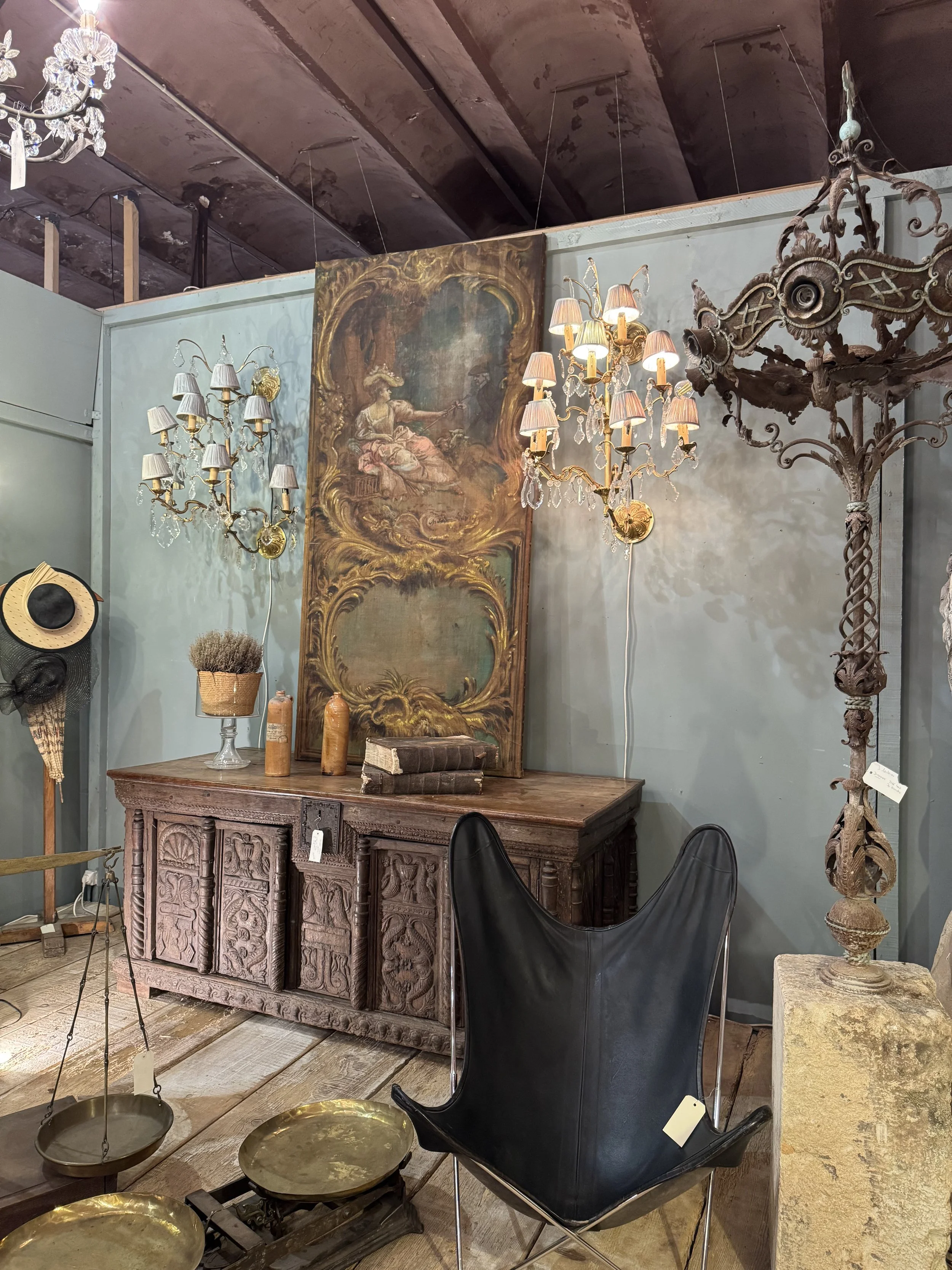 Antique dealers gallery in Isle sur la sorguge