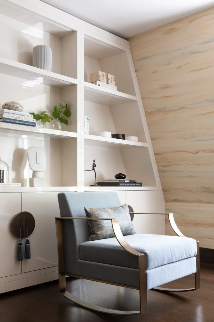 Bespoke, living room design, fromental wallpaper, tailor made, high end, luxury design, decoration, furniture sourcing, Interior design, interior decoration, architecte d'intérieur, decoratrice, Provence, London, lighting design, library design, calm