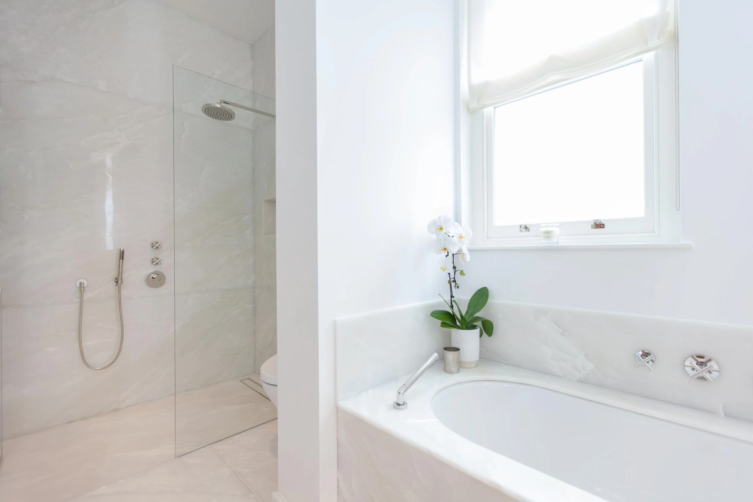 High end, luxury bathroom design, decoration, furniture sourcing, Interior design, interior decoration, architecte d'intérieur, decoratrice,  London, timeless, elegant interior, classic contemporary, natural, neutral, handmade, bespoke