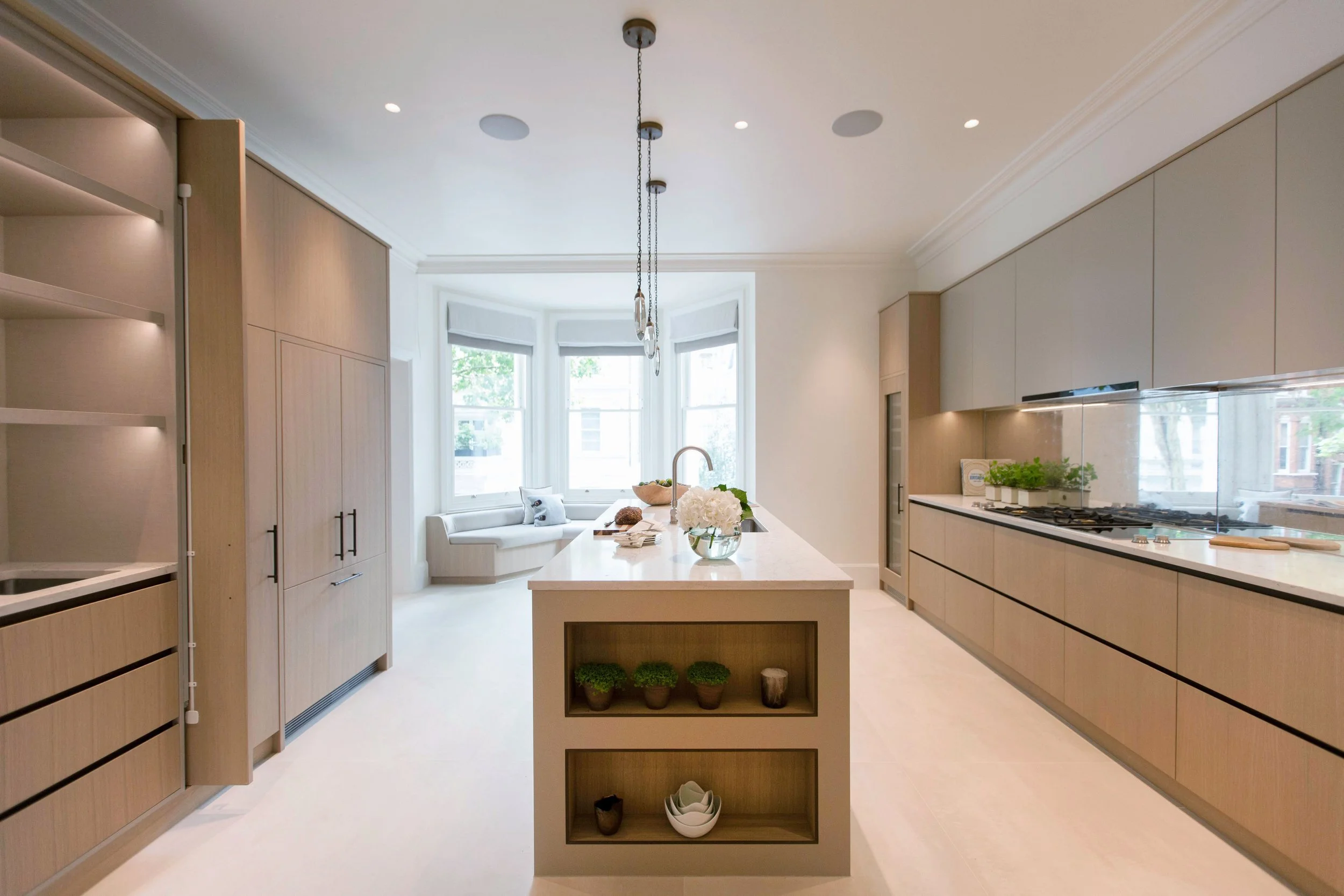High end, kitchen, luxury design, decoration, furniture sourcing, Interior design, interior decoration, architecte d'intérieur, decoratrice, Provence, London, timeless, elegant interior, classic contemporary, natural, neutral, handmade, bespoke