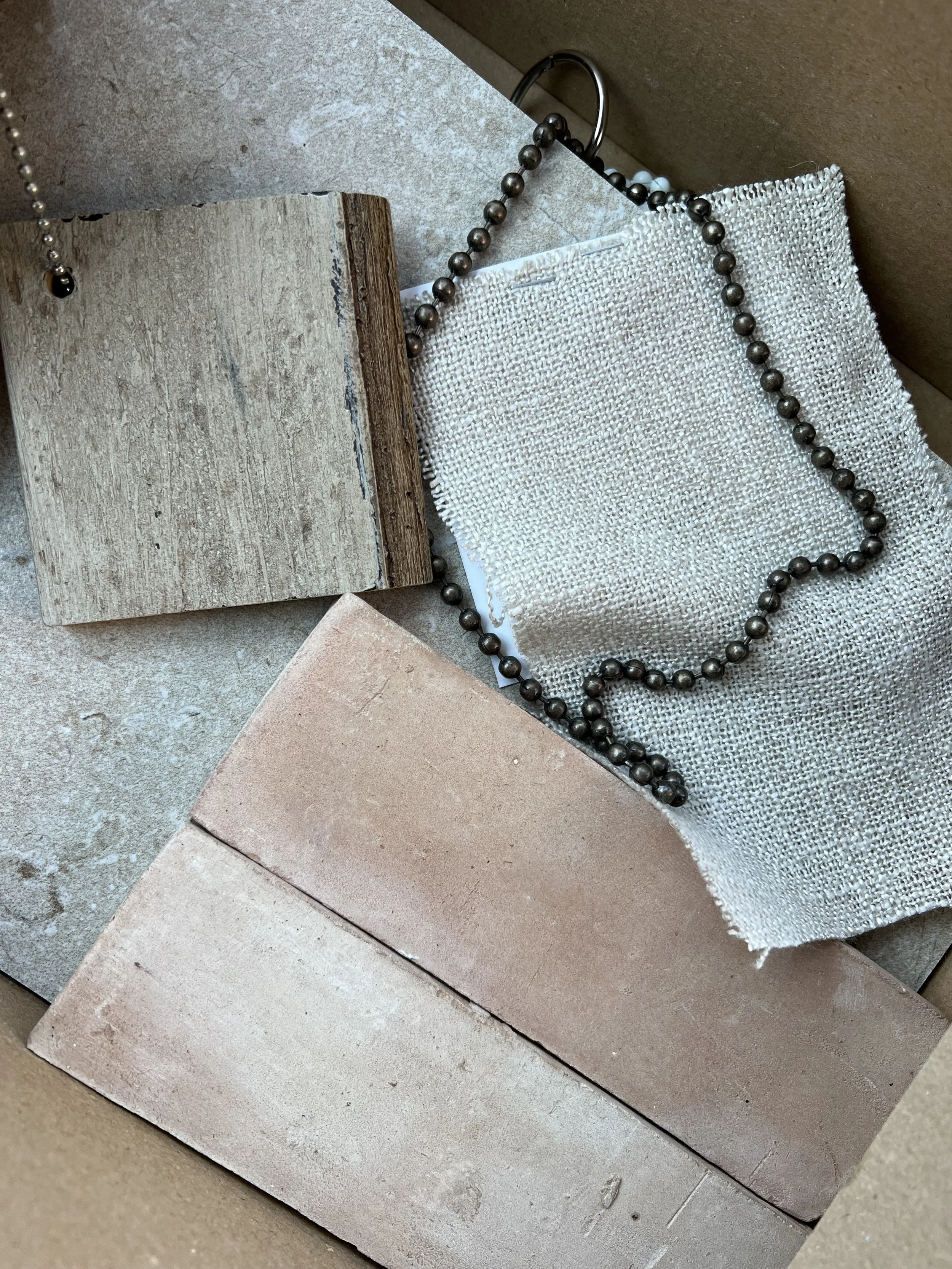 samples, natural materials, bejmat, zellige, stone, patina, bronze chain, linen, fabric, neutral, wellness
