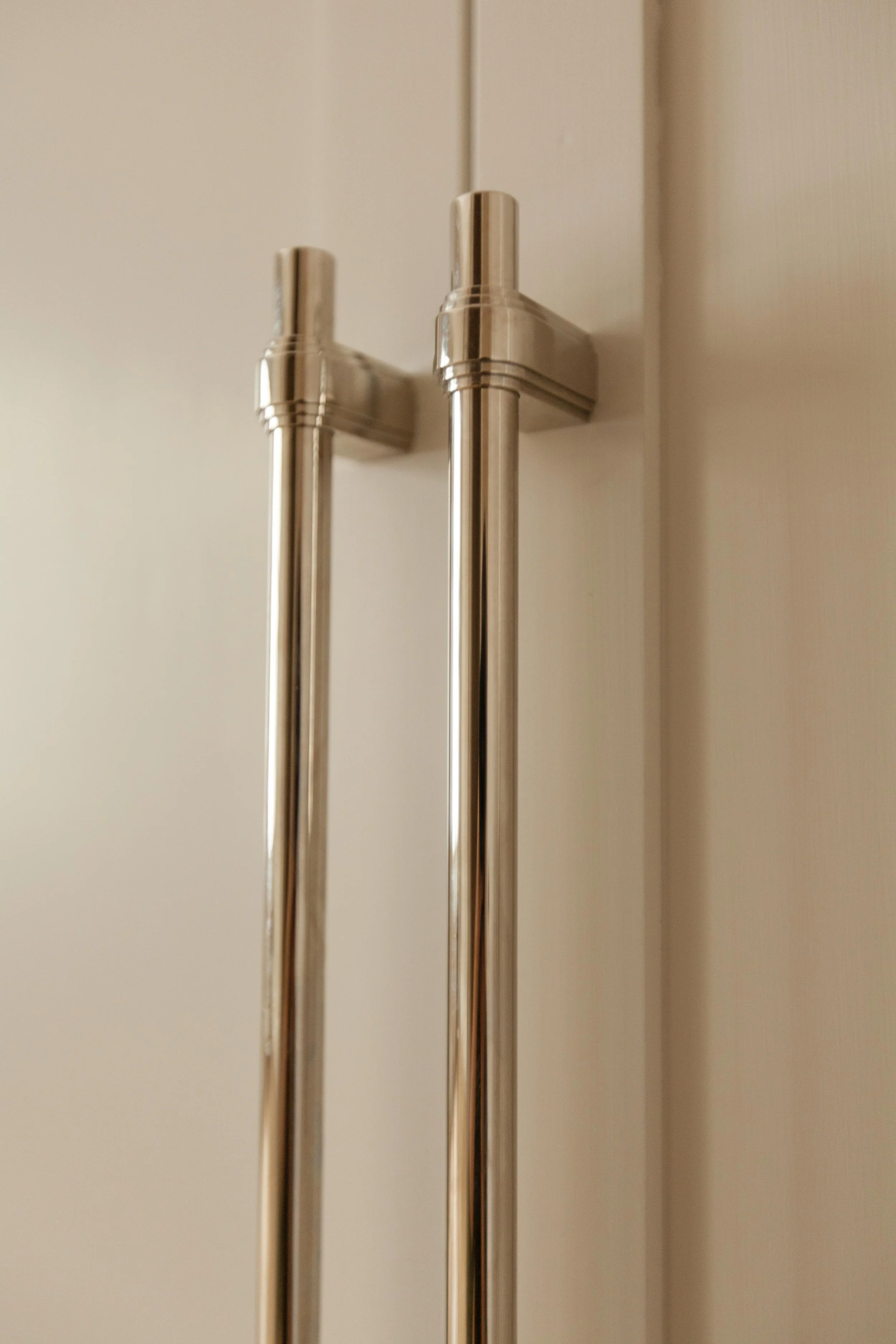 High end, luxury joinery design, dressing room, decoration, furniture sourcing, Interior design, interior decoration, architecte d'intérieur, decoratrice, London, timeless, elegant interior, classic contemporary, natural, neutral, handmade, bespoke