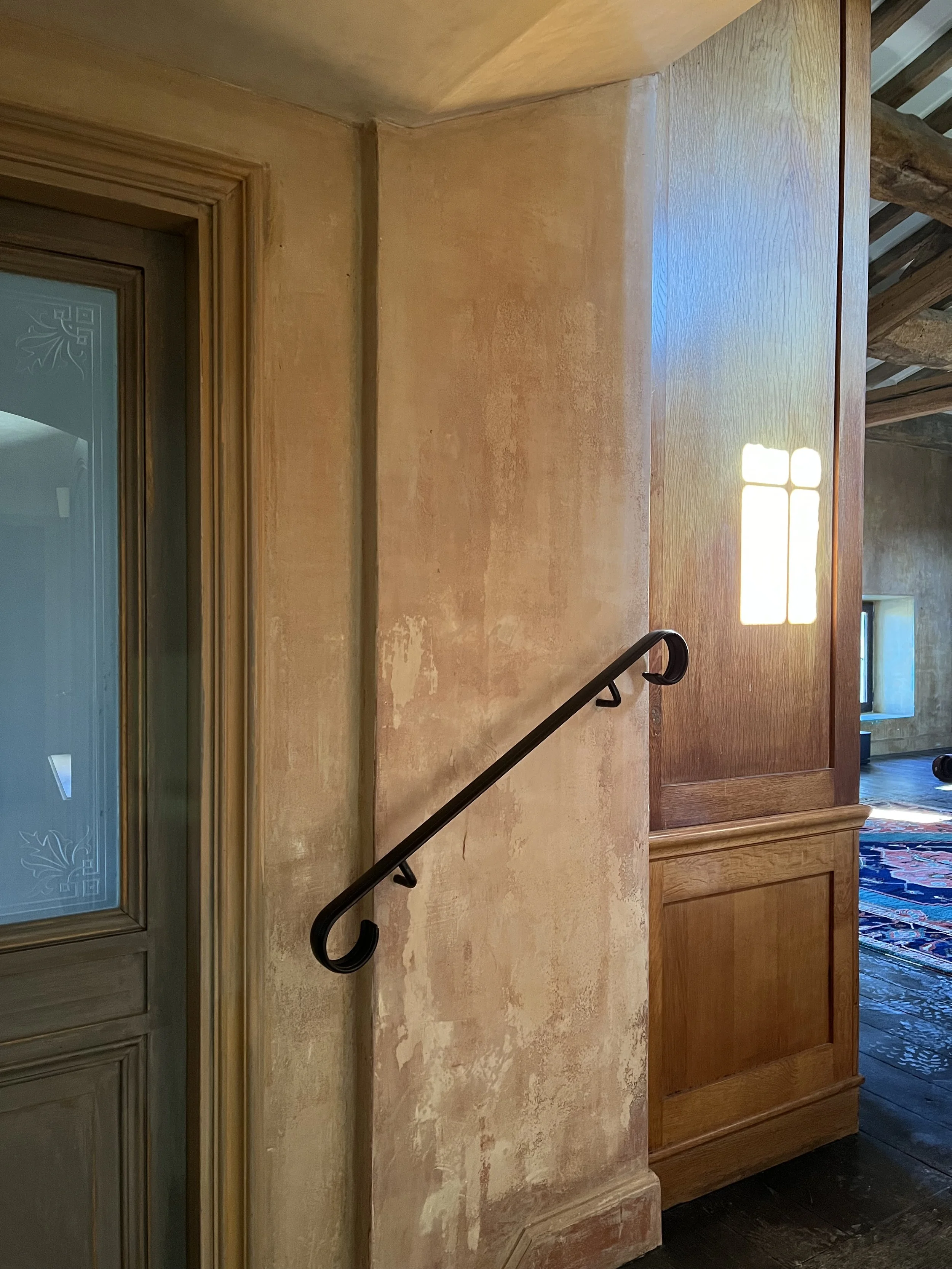 Lighting, artisan, lime wash, plaster, ironwork, traditional detailing, made to order, designer, interior design, furniture, rustic, colours, luxury, high end, Provencal interior, interior design, decoration, decoratrice d'interierieur