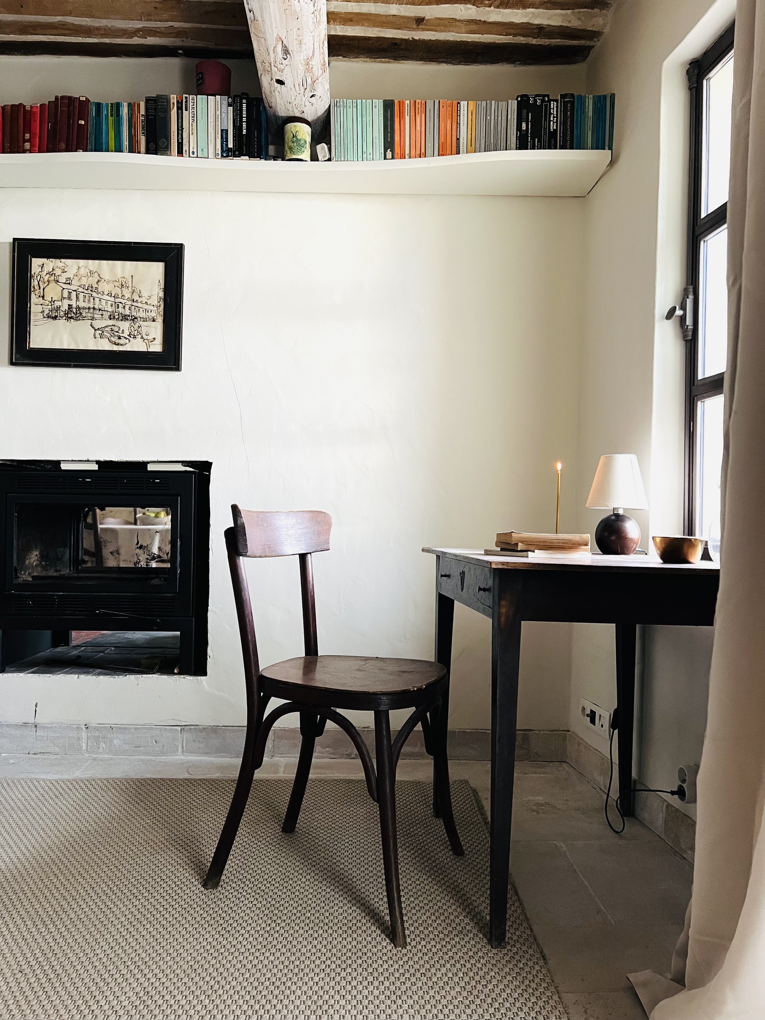 Provence, rustic, styling, living room, antiques, cozy, light, interior design, decoration