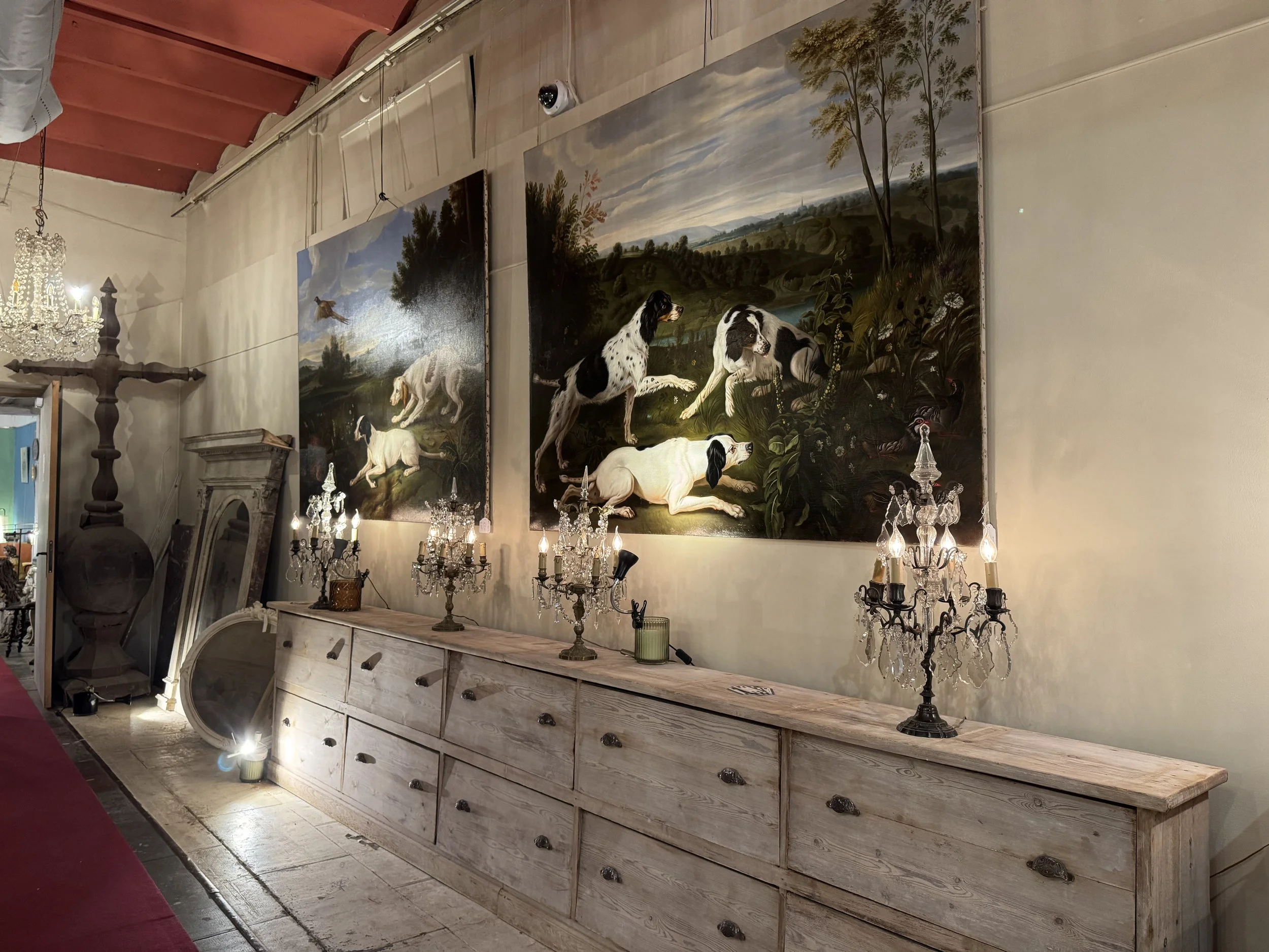 antique gallery in isle sur la sorgue