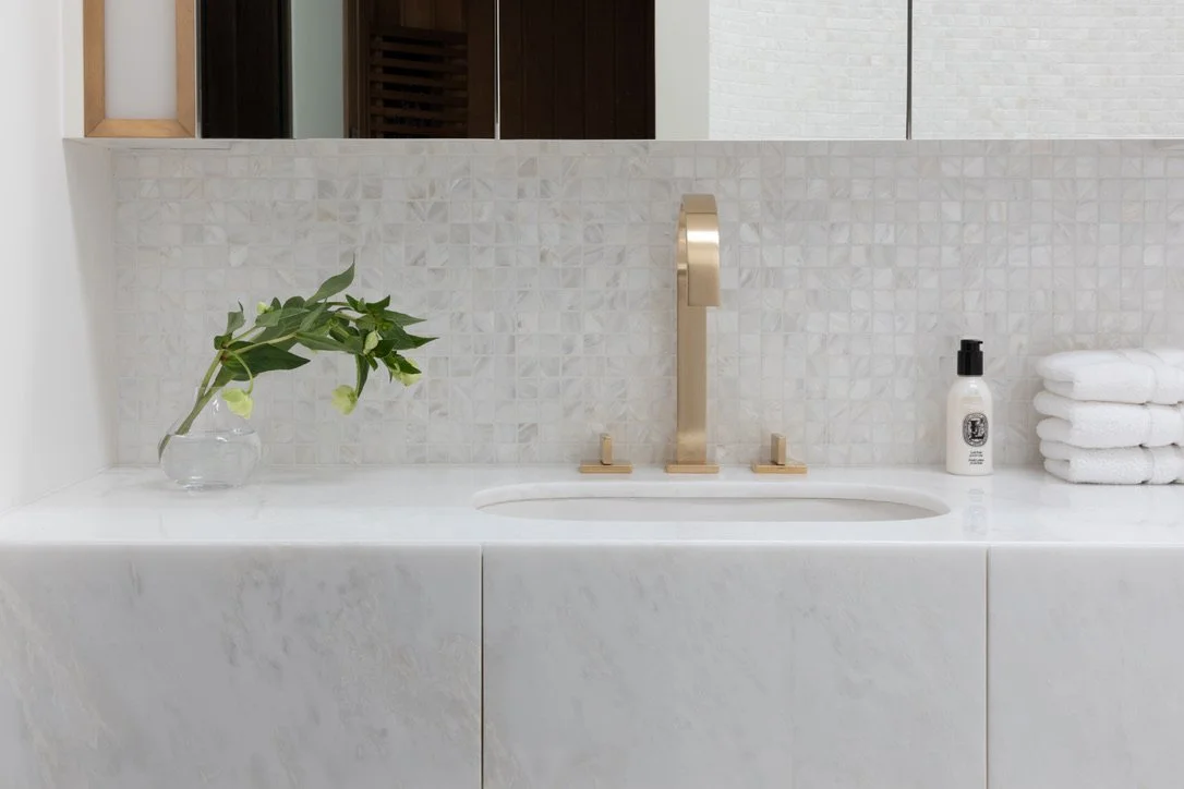 Bespoke, bathroom design, tailor made, high end, luxury design, decoration, furniture sourcing, Interior design, interior decoration, architecte d'intérieur, decoratrice, Provence, London, lighting design, calm, details, vanity design