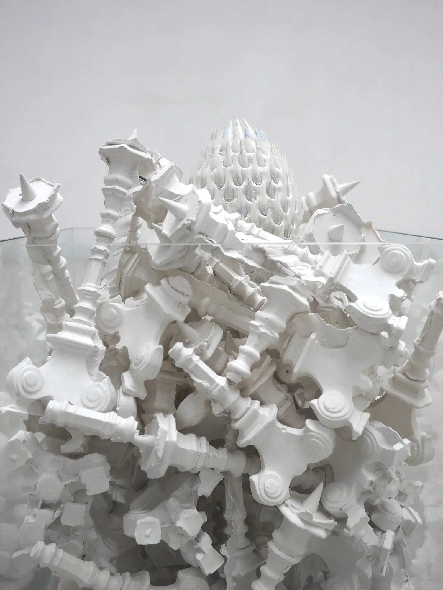 jule-tabea-martin-pale-of-broken-stands-plaster-dresden-2025.JPG