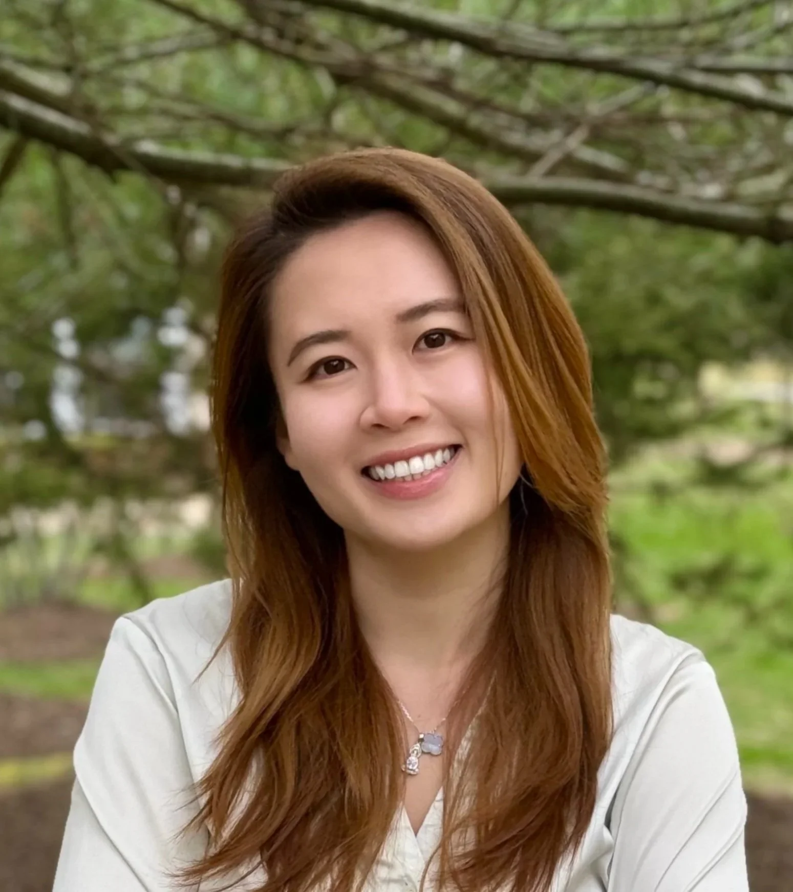 Dr. Phan works with college/graduate students and young adults navigating anxiety, life transitions, trauma, acculturation, and family dynamics. Specializes in supporting the AAPI community.