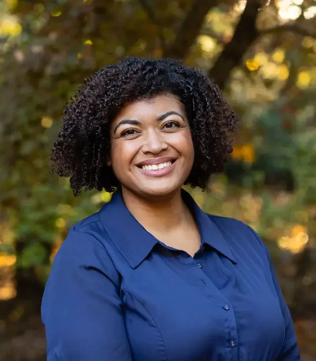 Dr. McKenzie Green works with young adults, immigrants, and BIPOC clients navigating anxiety, trauma, life transitions, identity development, and family issues.