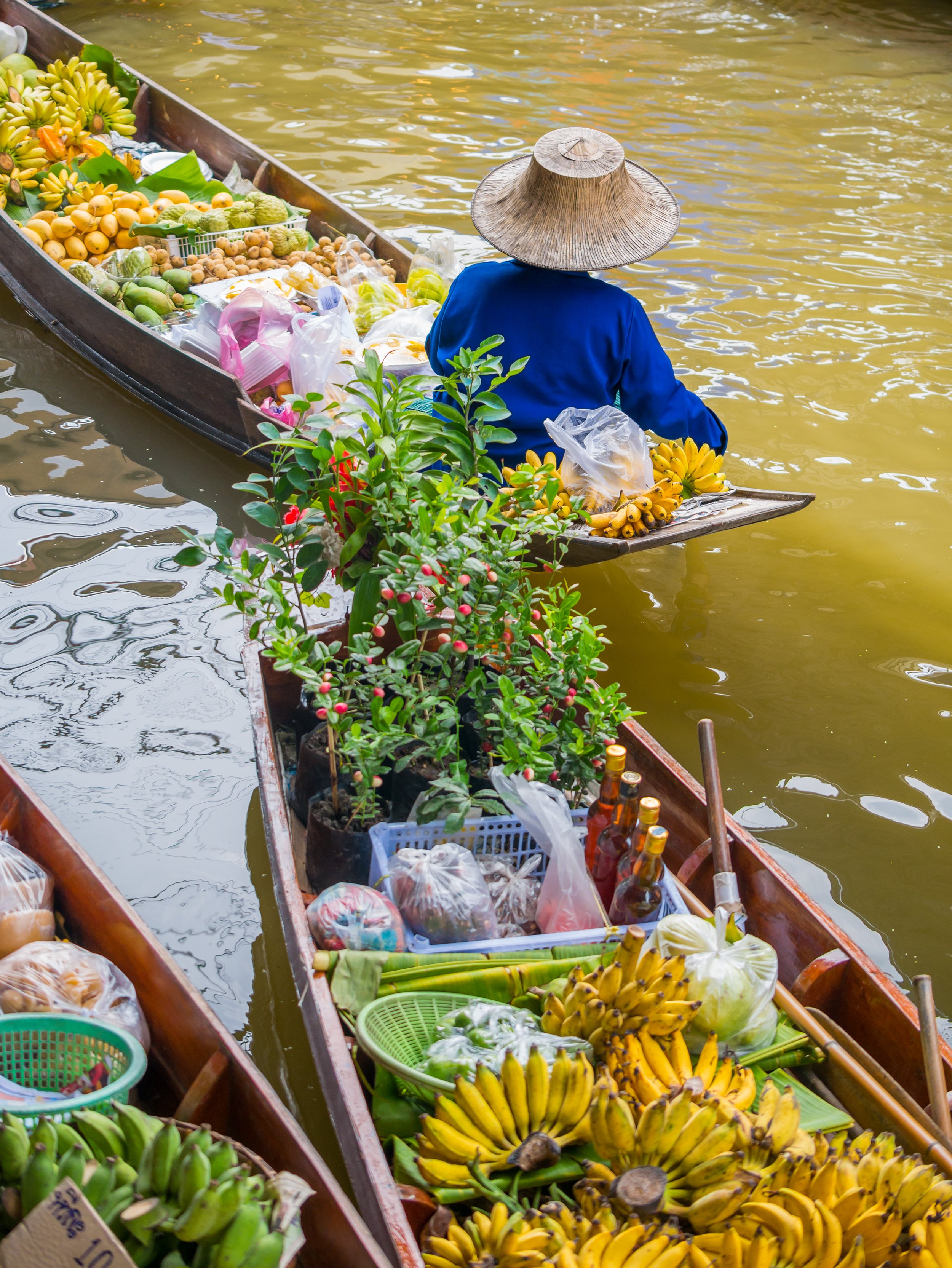 damnoen-saduak-floating-market-in-ratchaburi-near-2025-02-10-10-19-18-utc.jpg