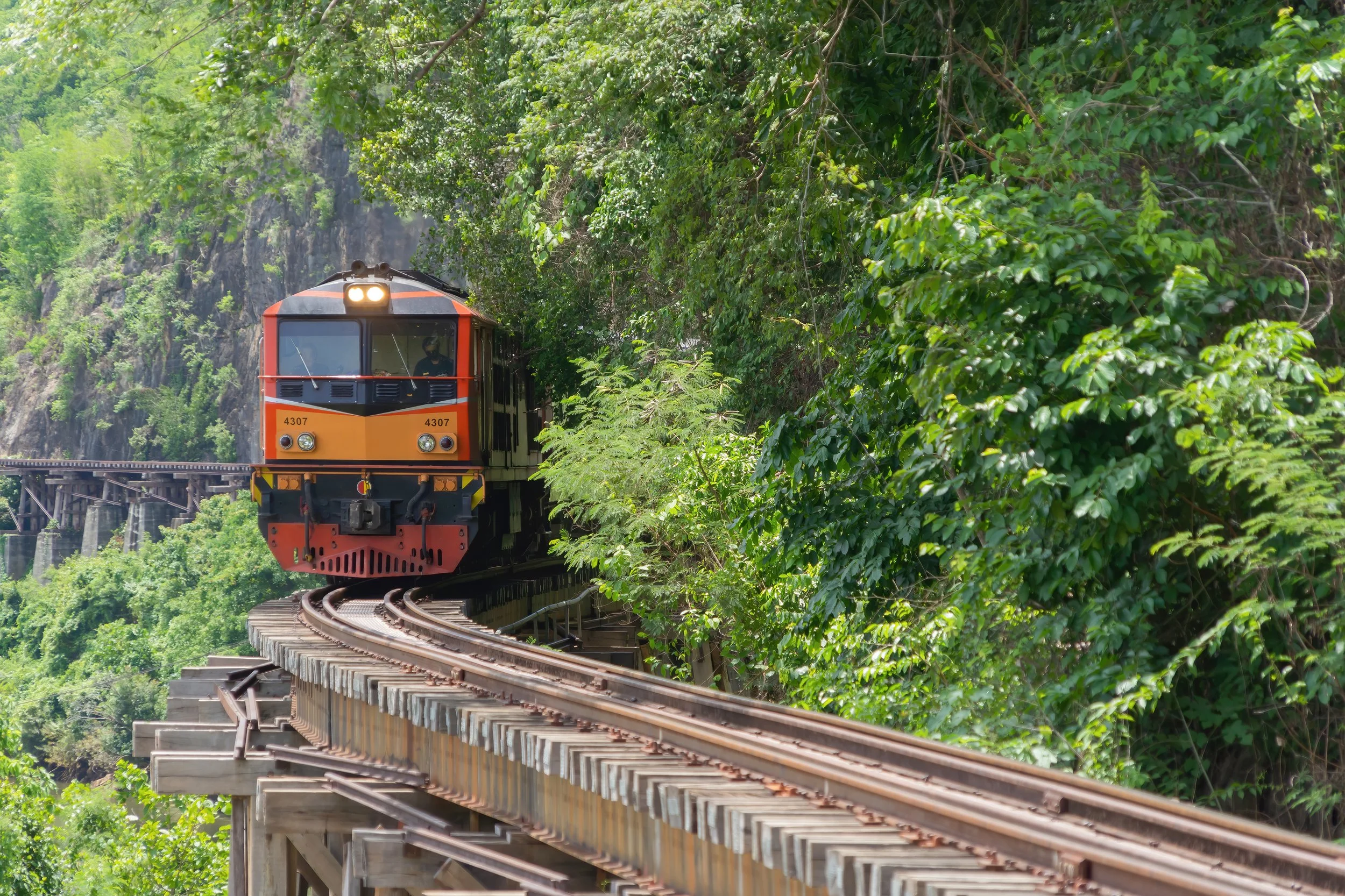 river-kwai-bridge-with-train-railway-mueang-kanch-2024-10-18-08-55-33-utc.jpg