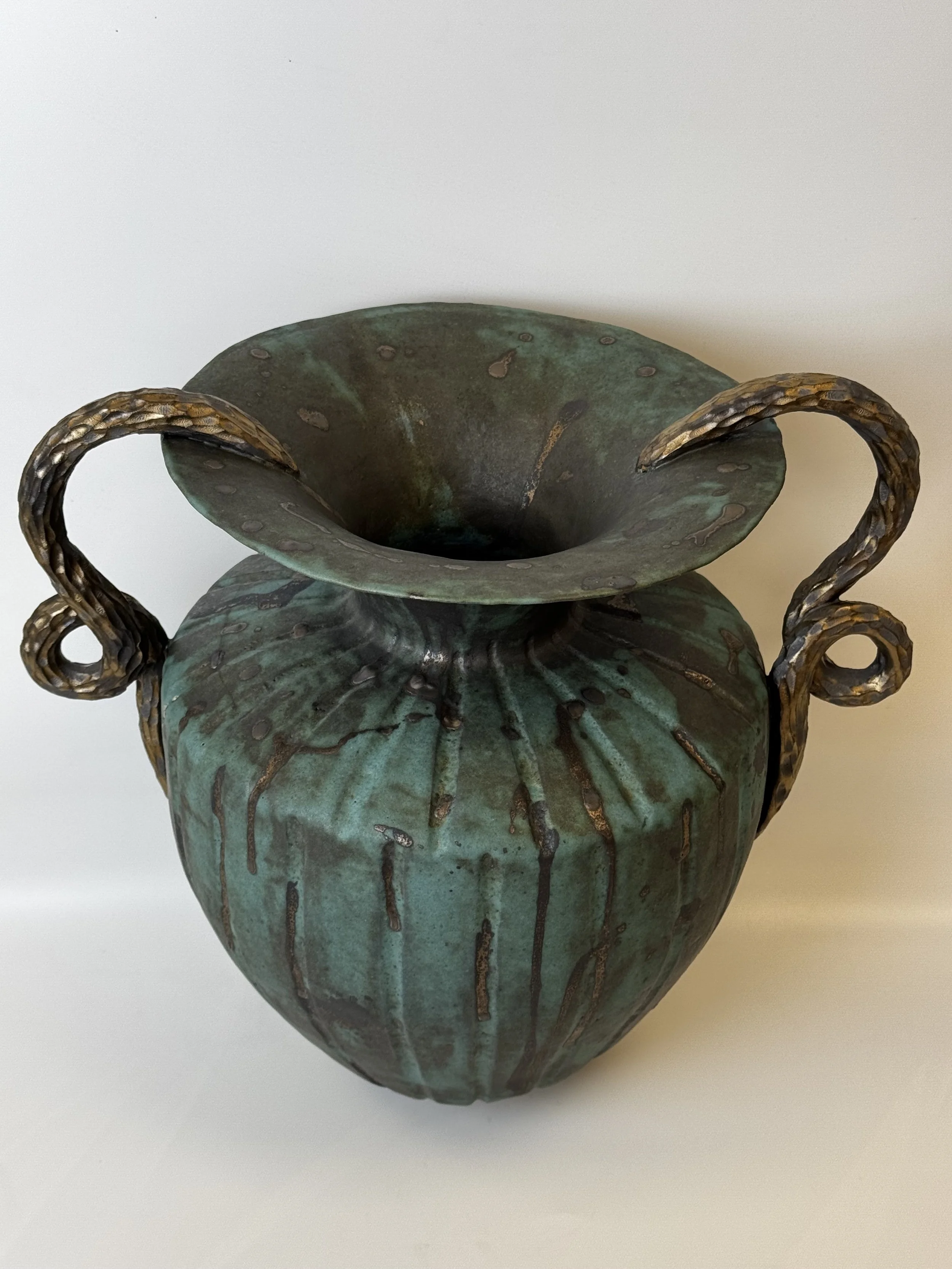 vase-large-amphora-large-handles-stoneware-topview.jpeg