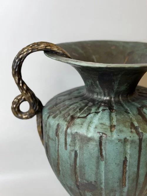 vase-large-amphora-large-handles-stoneware-detail.jpeg