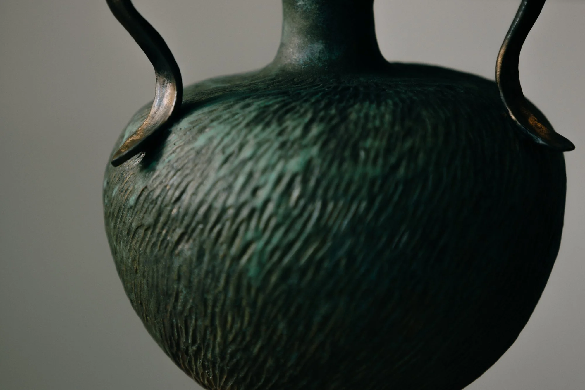 vase-hydria-three-handles-stoneware-detail2.jpg