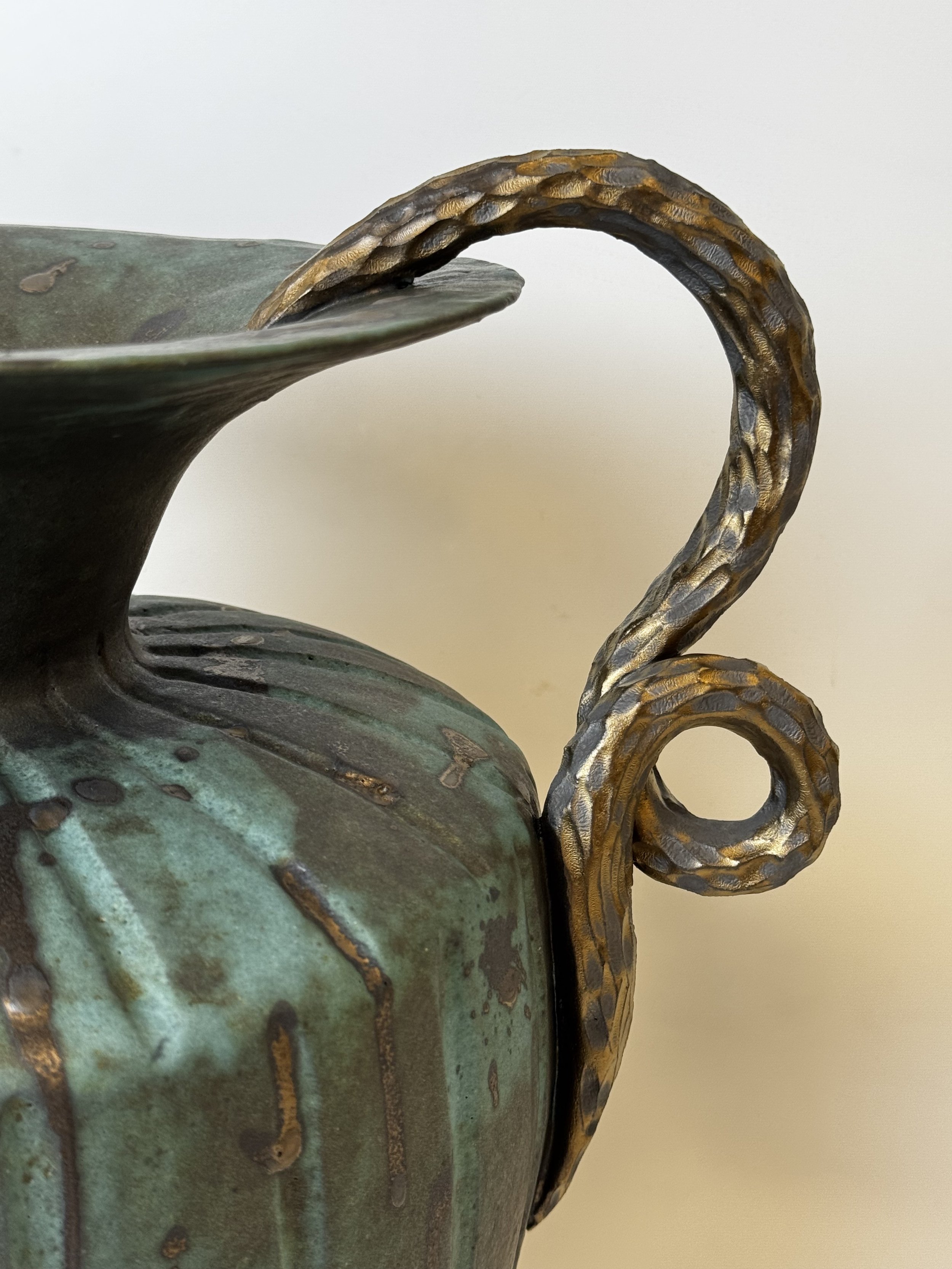 vase-large-amphora-large-handles-stoneware-detail4.jpeg