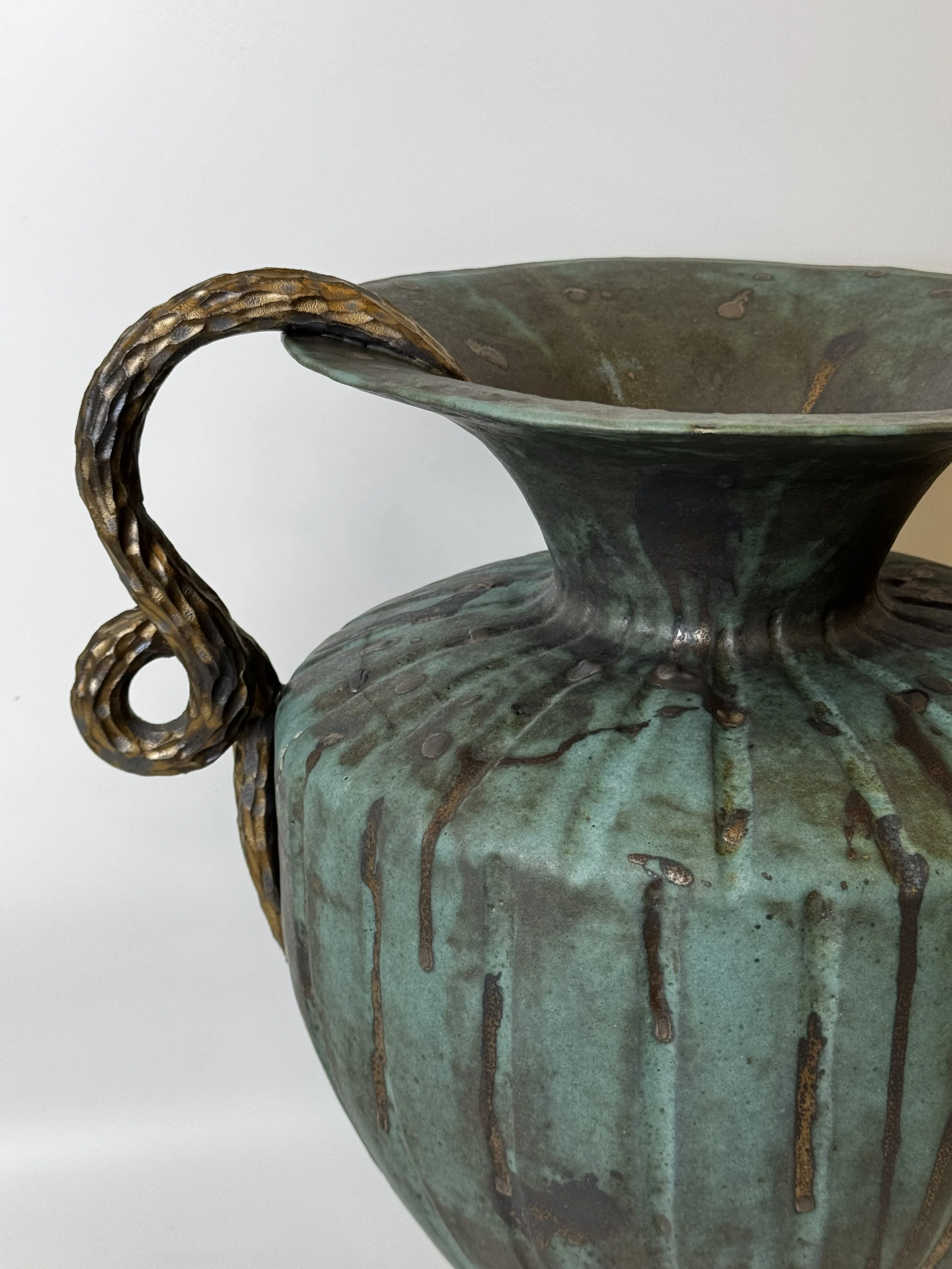 vase-large-amphora-large-handles-stoneware-detail5.jpeg