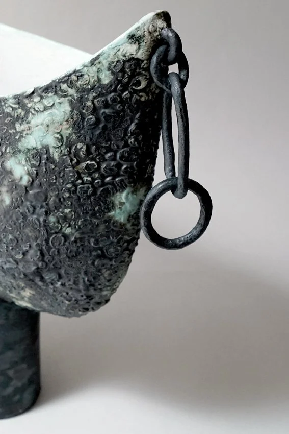 handmade-vase-large-chains-copper-stoneware-detail.JPG