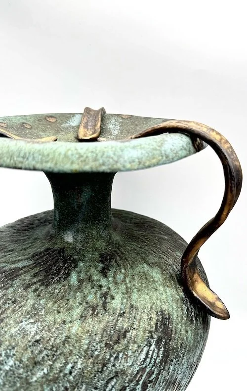 vase-hydria-three-handles-stoneware-detail-detail.jpeg