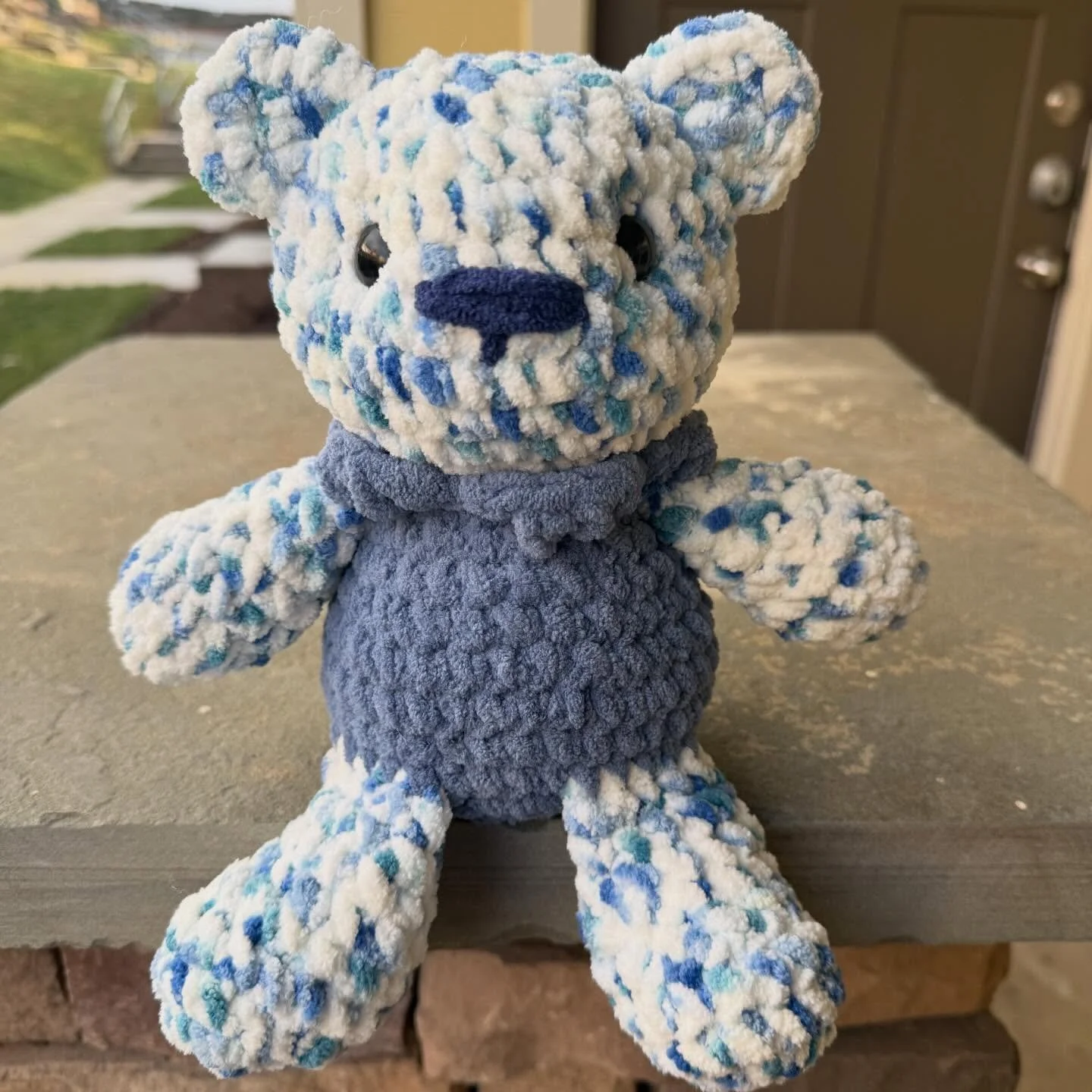 Sitting blue-bear-y 🫐🧸 

Don&rsquo;t forget to check out the new website, link in my bio!