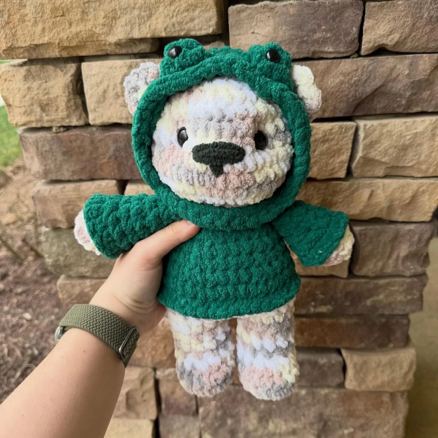 Another frog hoodie teddy 🤭

One week from today is my first in person market of the year! Head out to Gainesboro elementary school in Winchester Virginia to shop the Makery! Event running from 10-2pm!