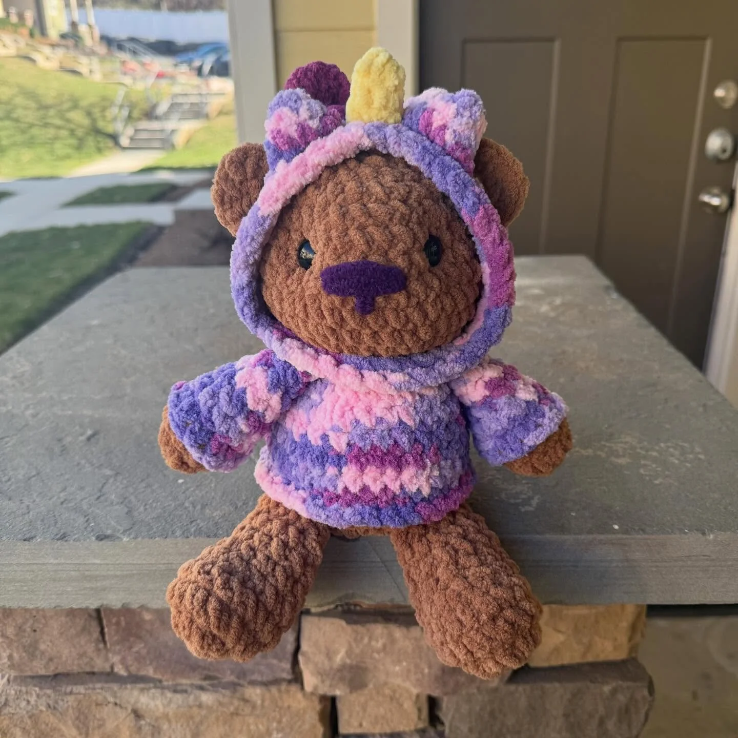 Today @nooks_hooks released a new hoodie bear mod for a unicorn hoodie!!! I absolutely love this mod and it worked perfectly with the most magical yarn color I had laying around 🦄 

Go check out the mod for free on her page!! 

This Teddy is current