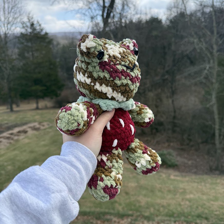 strawberry frog side.jpg