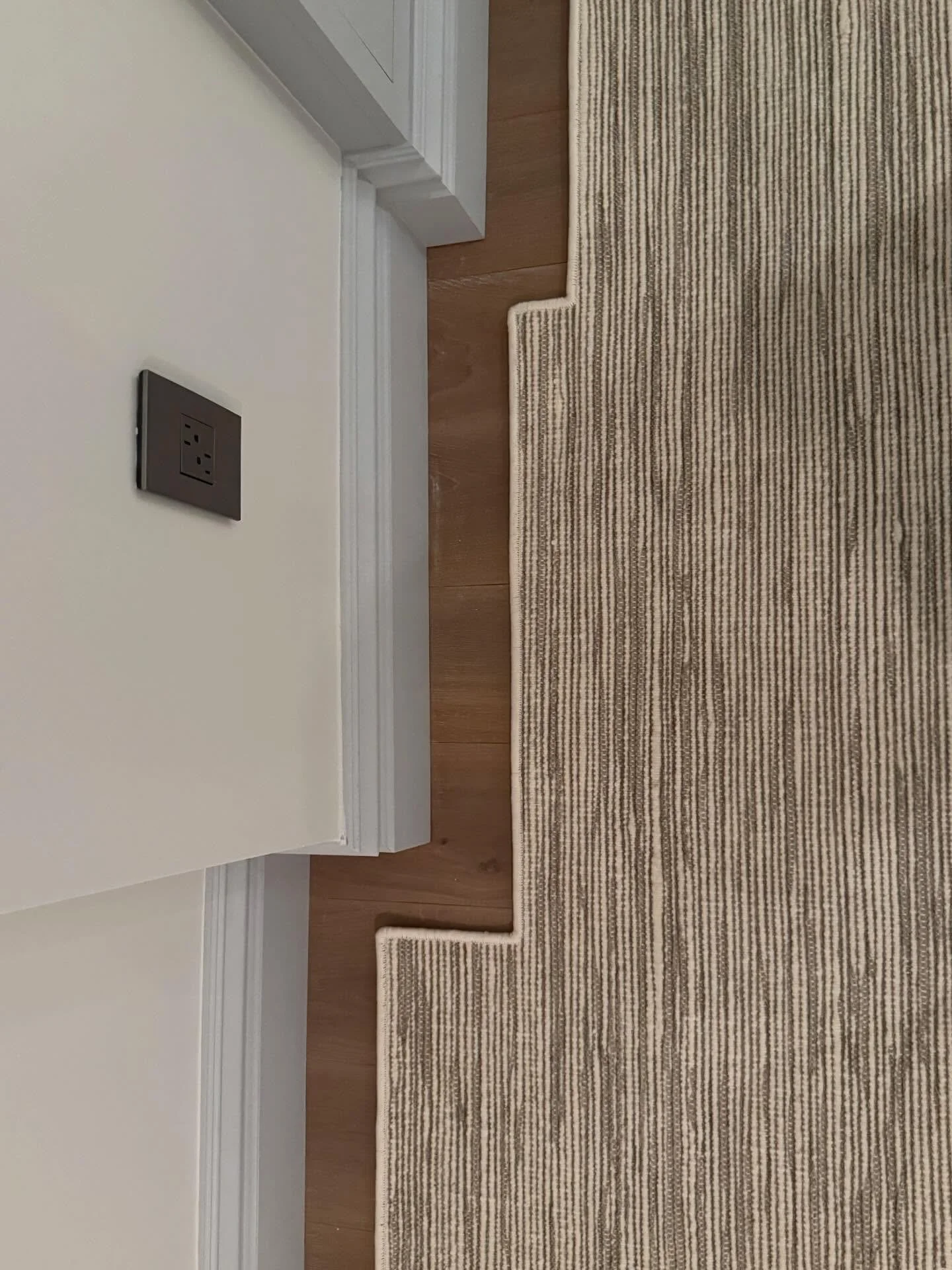 Cut to measure and tailored to follow every line of the millwork&mdash;this is where precision makes all the difference. Custom details like this bring a quiet level of polish that you feel more than you see. 

#CustomDesign #CutToMeasureRug #Interio