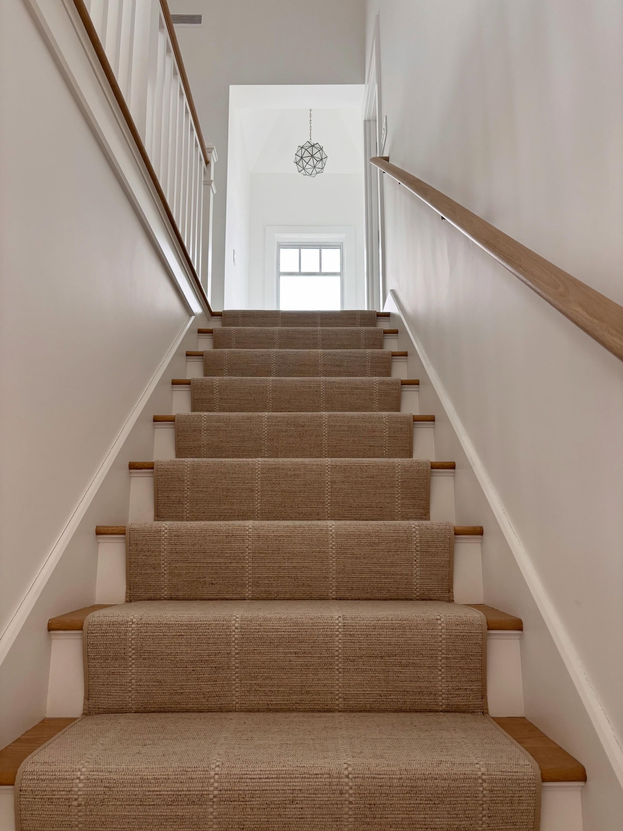 A great stair runner does more than soften footsteps. It creates rhythm, adds texture, and quietly connects one level of a home to the next. Sometimes the simplest details have the biggest impact.

Project: #CapeCodRetreat
Builder: @psd_architectsbui