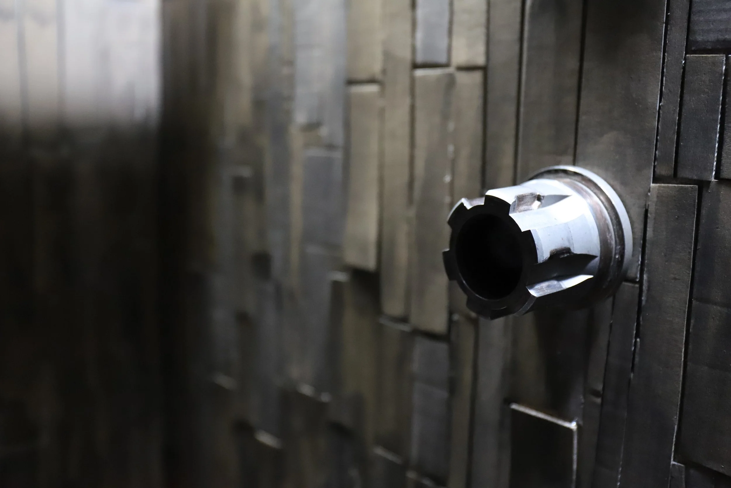 Accessorio per MacBook Pro, probabilmente il connettore di alimentazione MagSafe.