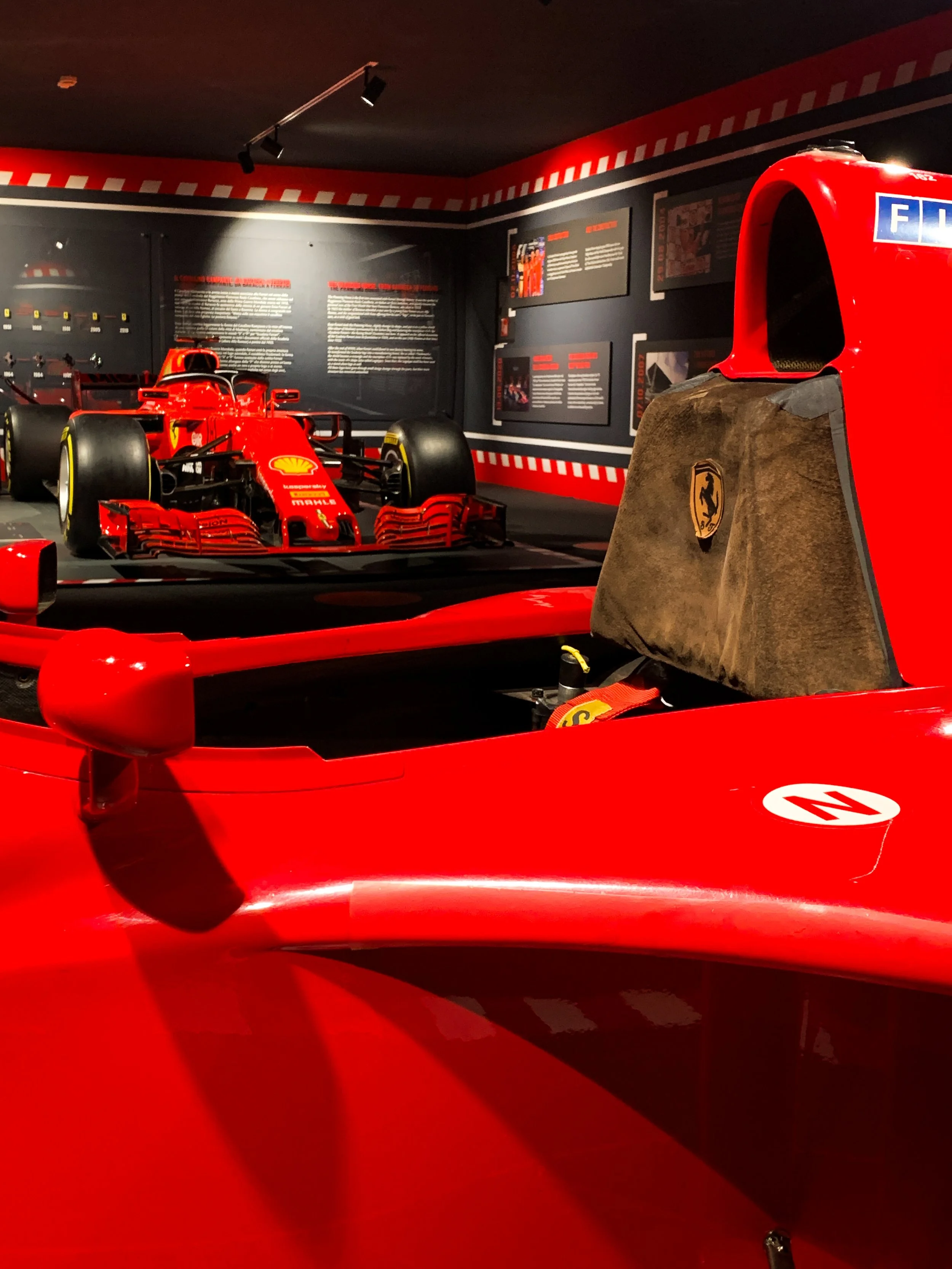 Auto da corsa Ferrari F1 esposta in un museo