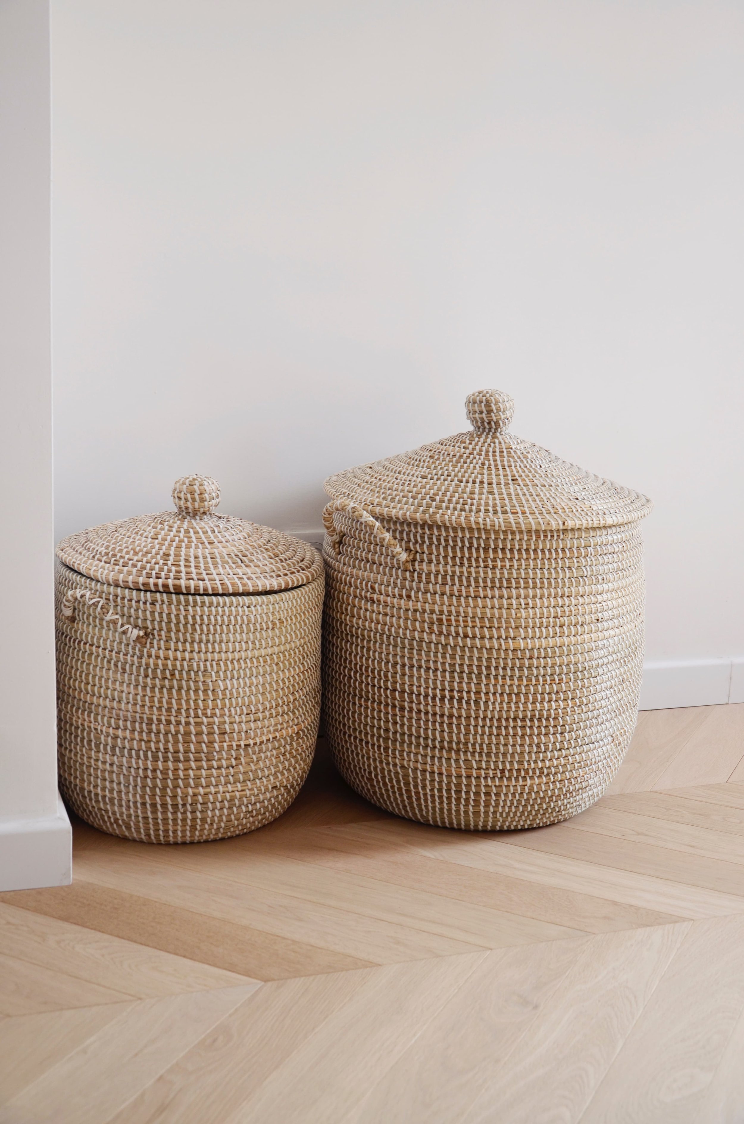 Détail accessoires de rangement — salon appartement Endoume Marseille, RODES Studio