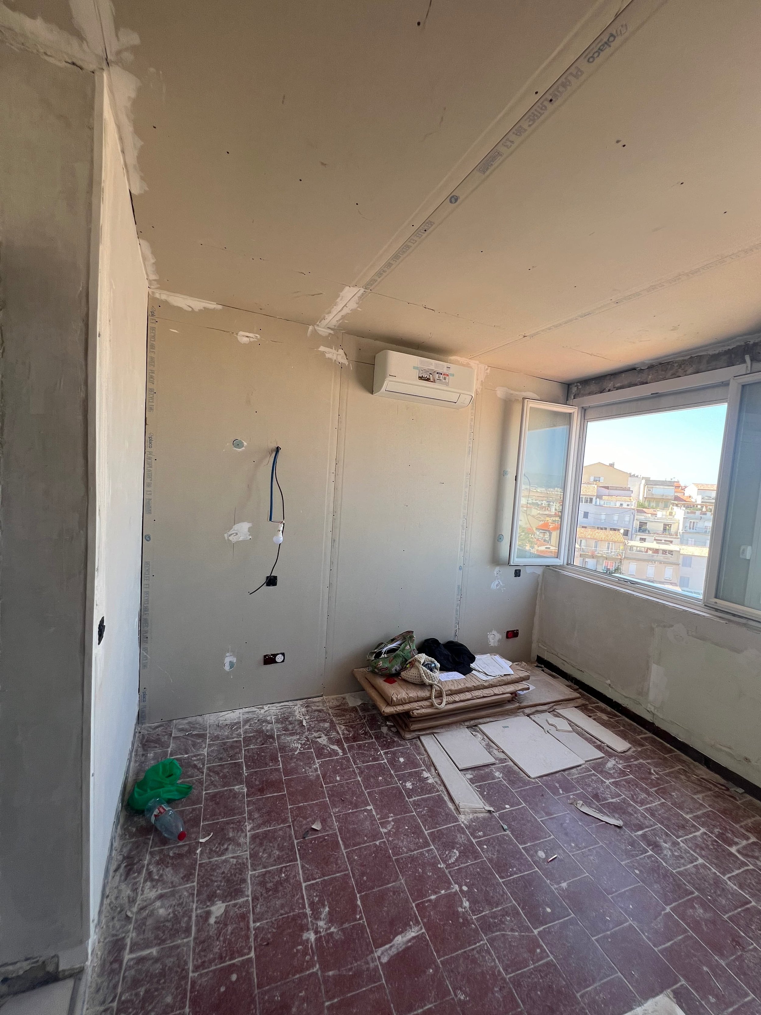 Chantier chambre parentale — phase de rénovation appartement Endoume Marseille, RODES Studio