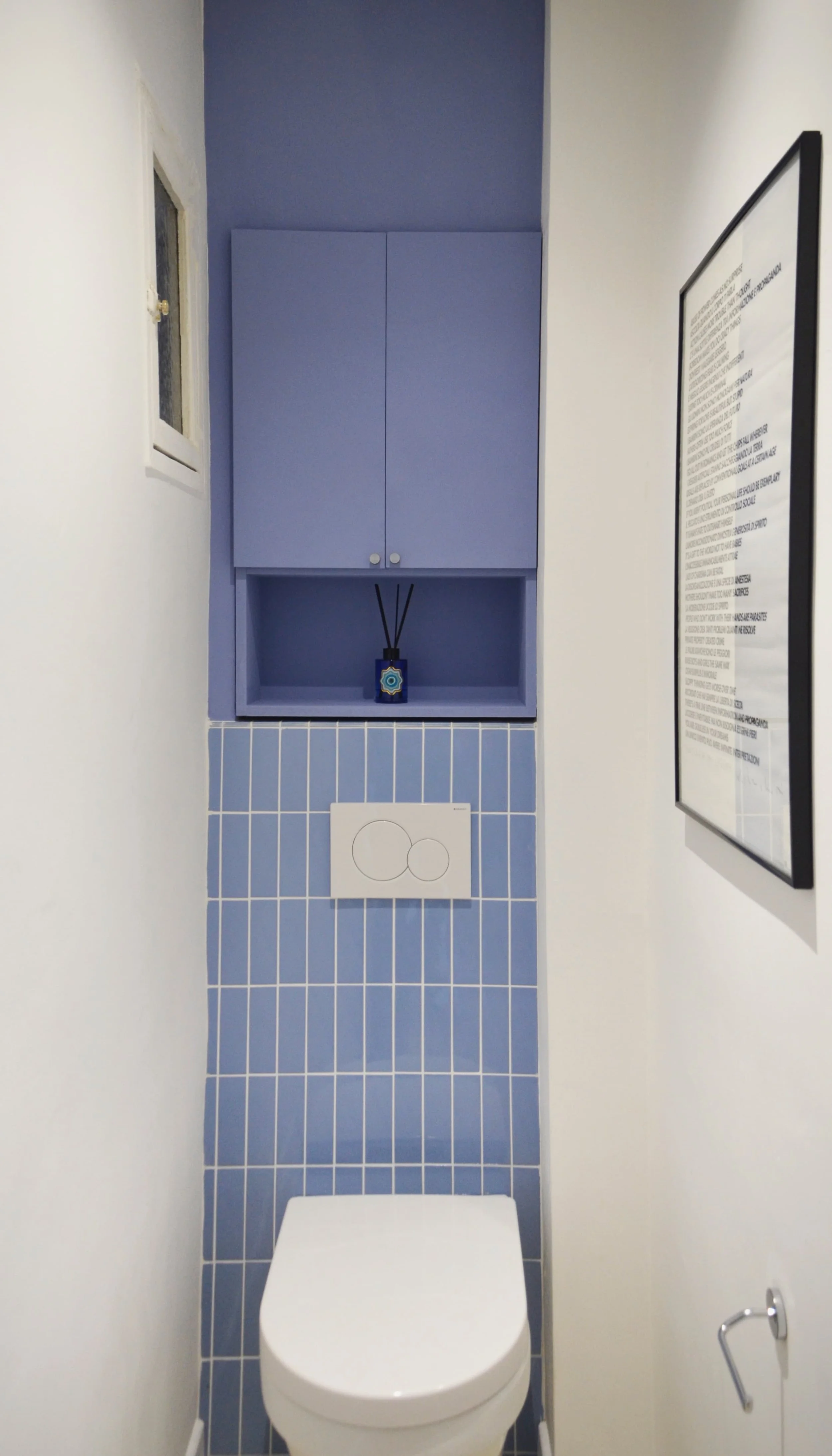WC rénovés carrelage et meuble bleus  — appartement Endoume Marseille, RODES Studio