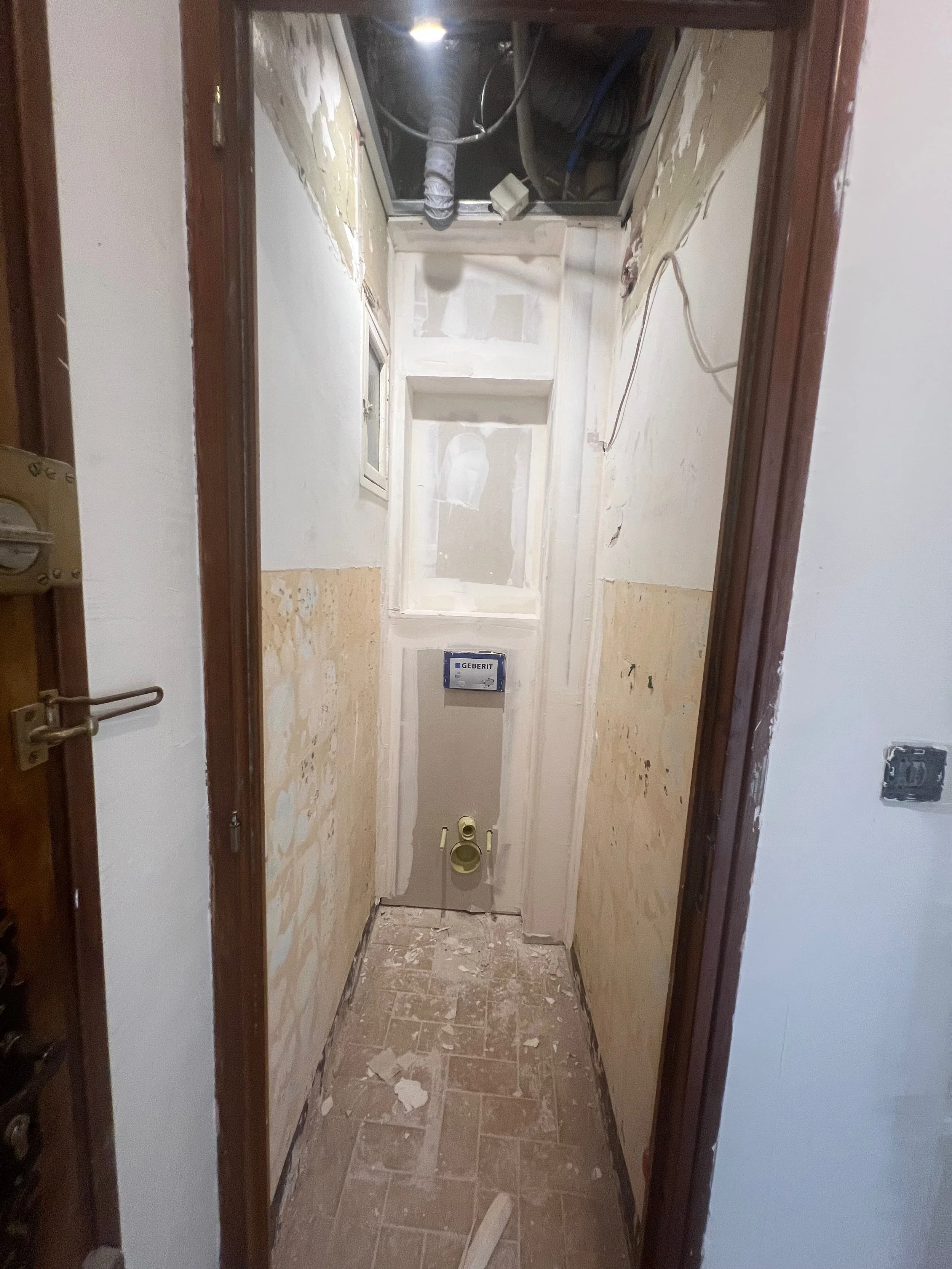 Chantier WC — phase de rénovation appartement Endoume Marseille, RODES Studio