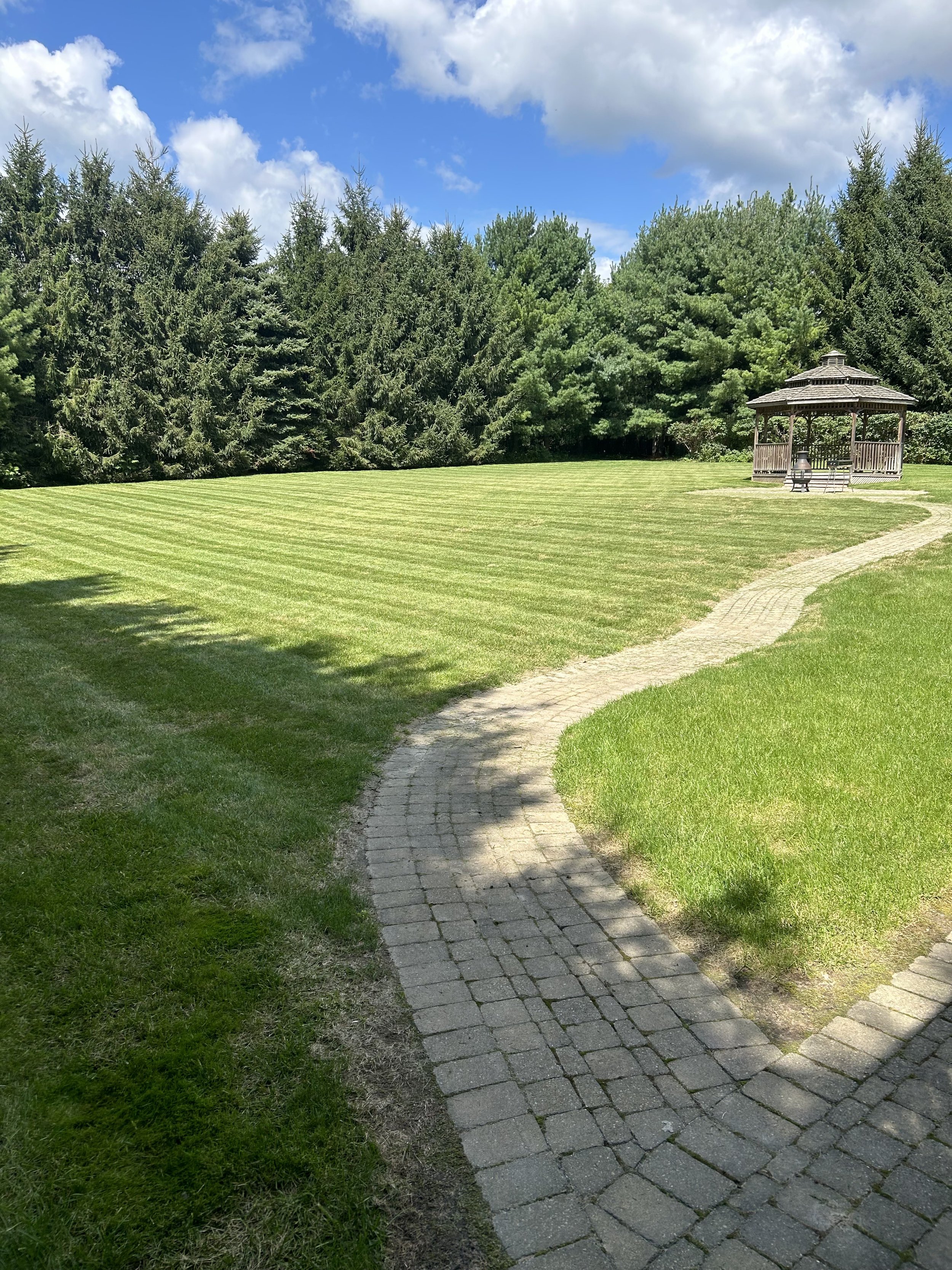 “Professional lawn maintenance and striped grass with interlock walkway in Newmarket Ontario”