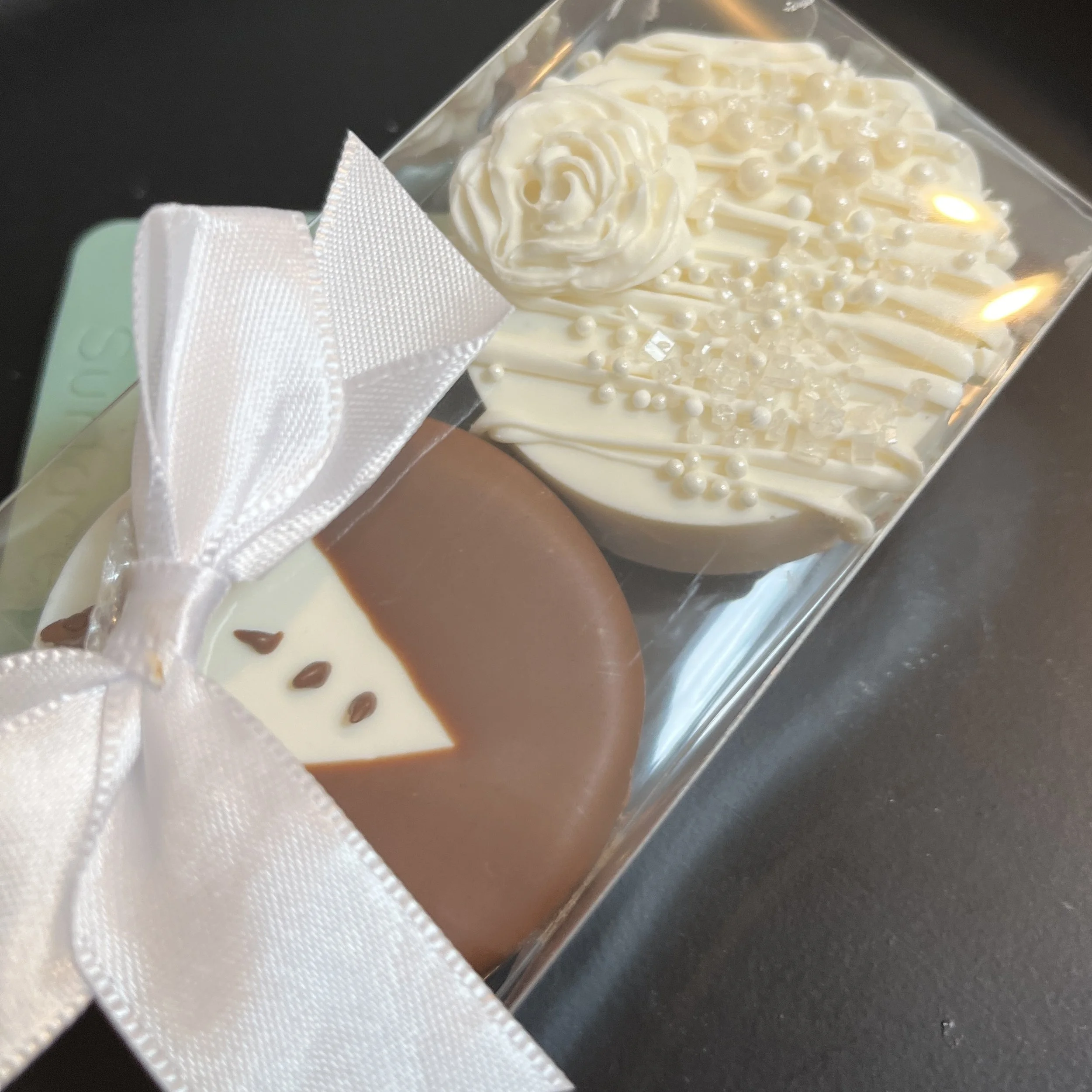 Bride and Groom Duo Boxed Oreo 