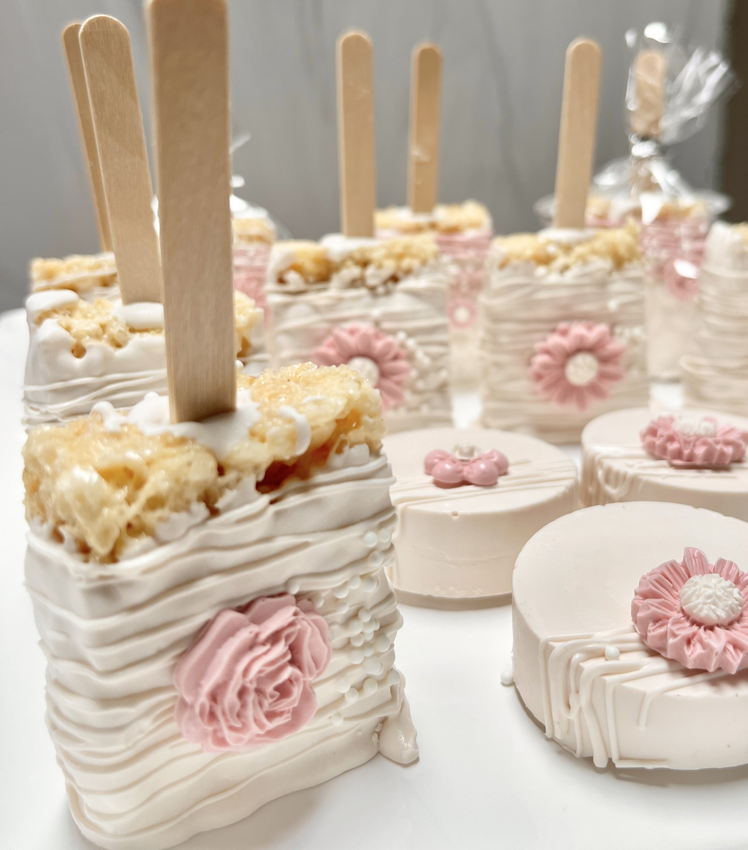 wedding favors near me, rice krispy treats
